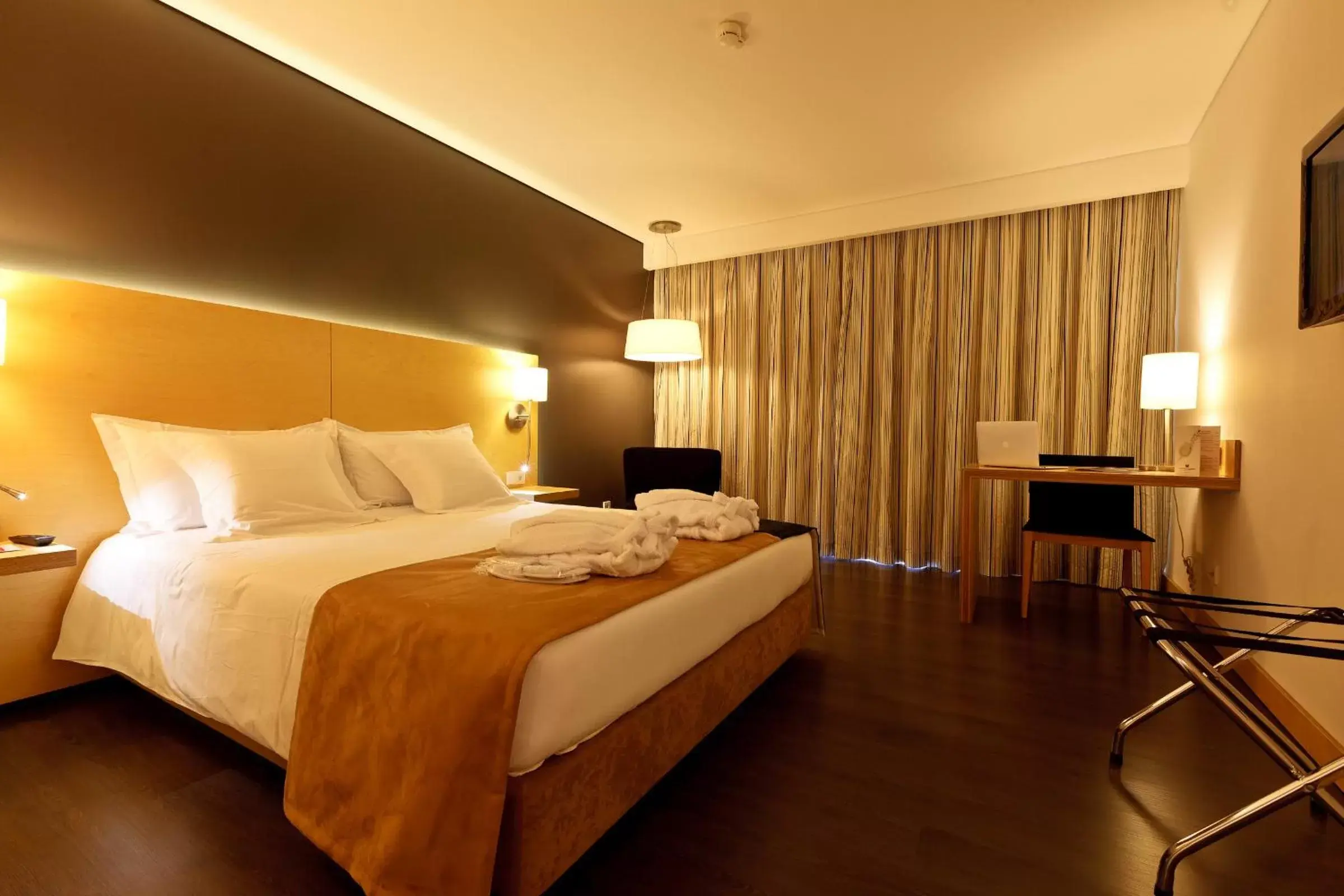 Photo of the whole room, Bed in Hotel Mercure Braga Centro