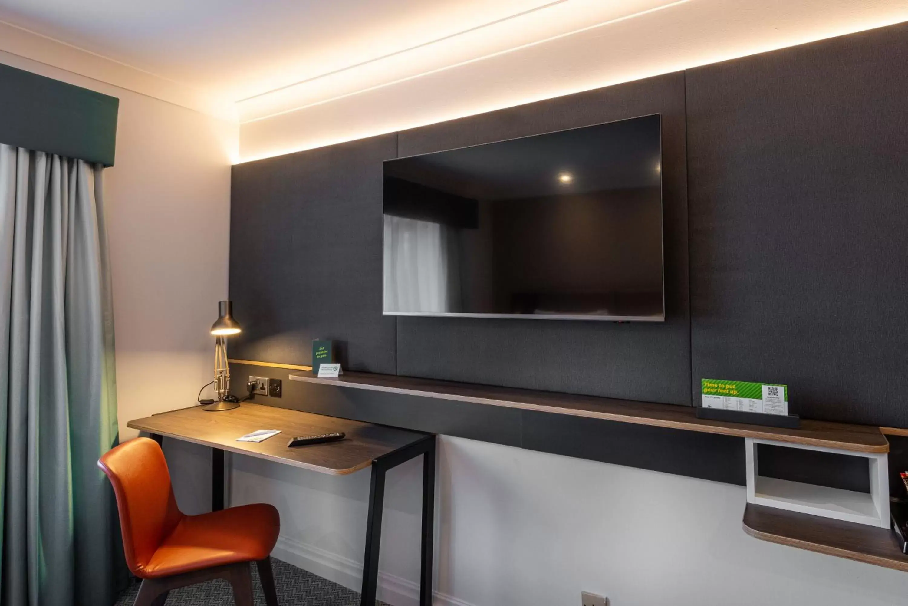TV and multimedia, TV/Entertainment Center in Holiday Inn - Manchester - Oldham, an IHG Hotel