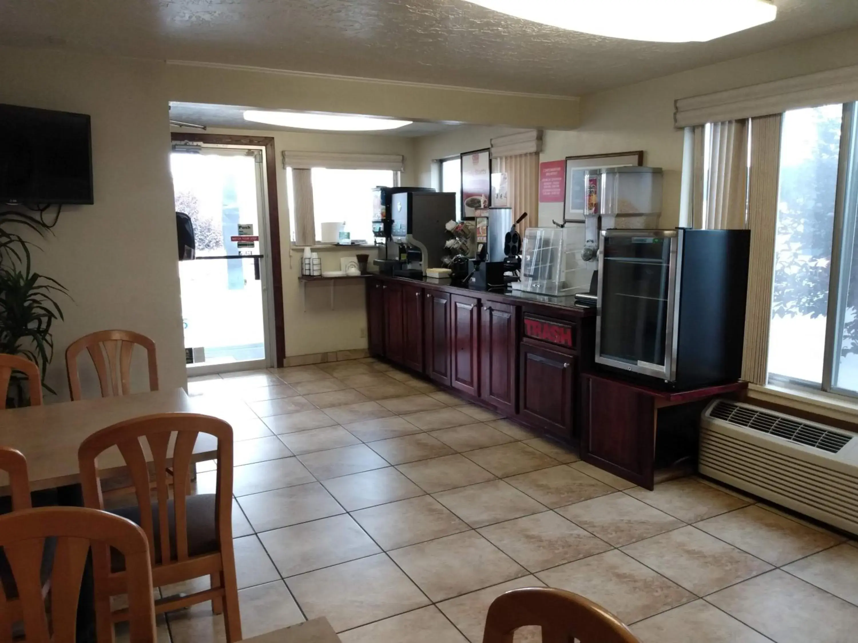 Kitchen/Kitchenette in Econostay