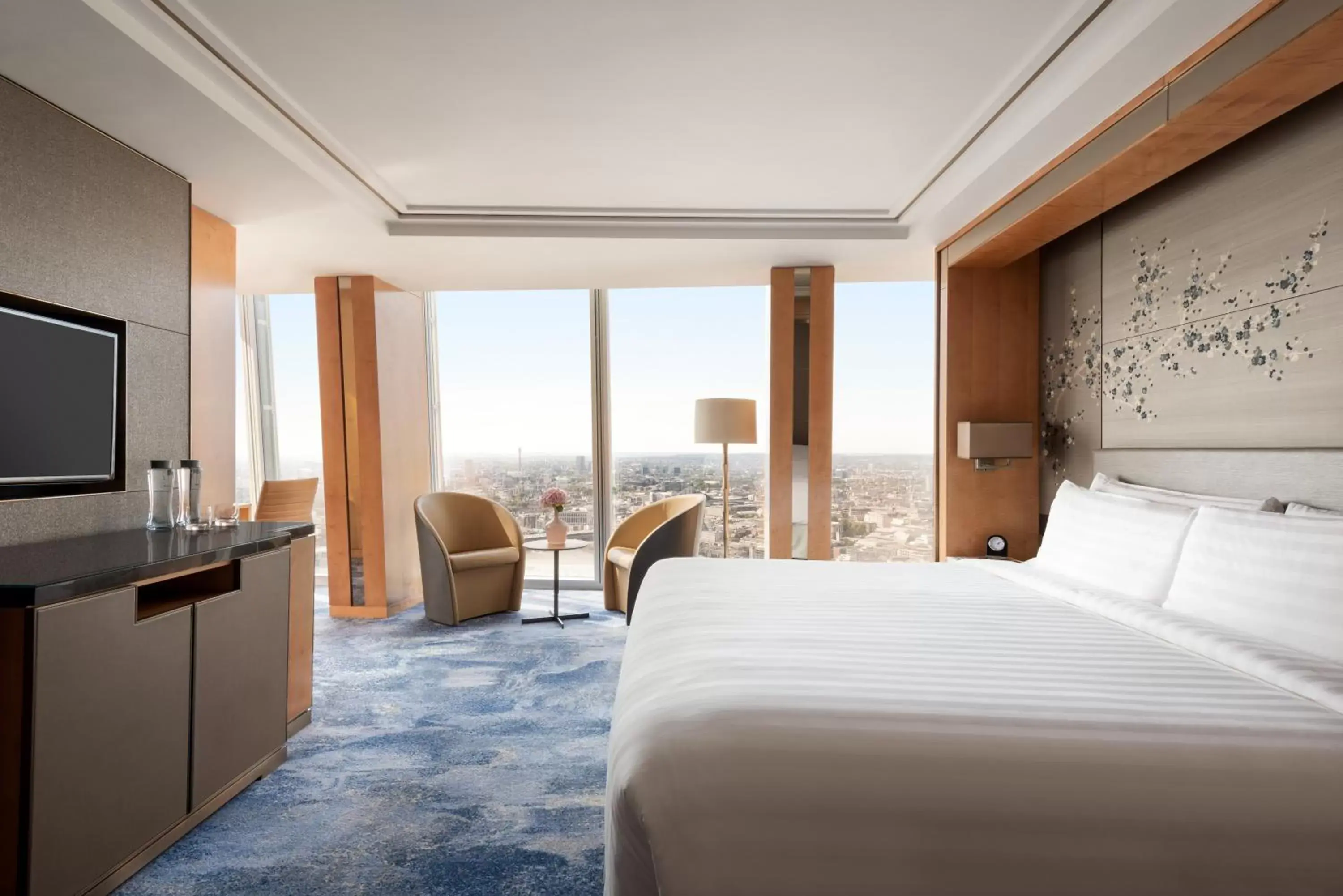 Premier King Room with City View in Shangri-La The Shard, London
