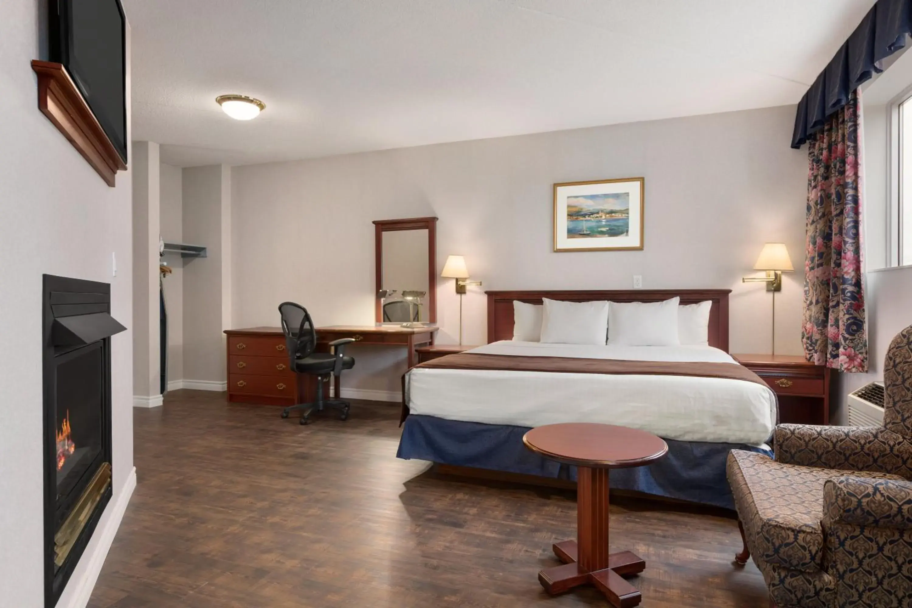 Photo of the whole room, Bed in Days Inn by Wyndham Brockville