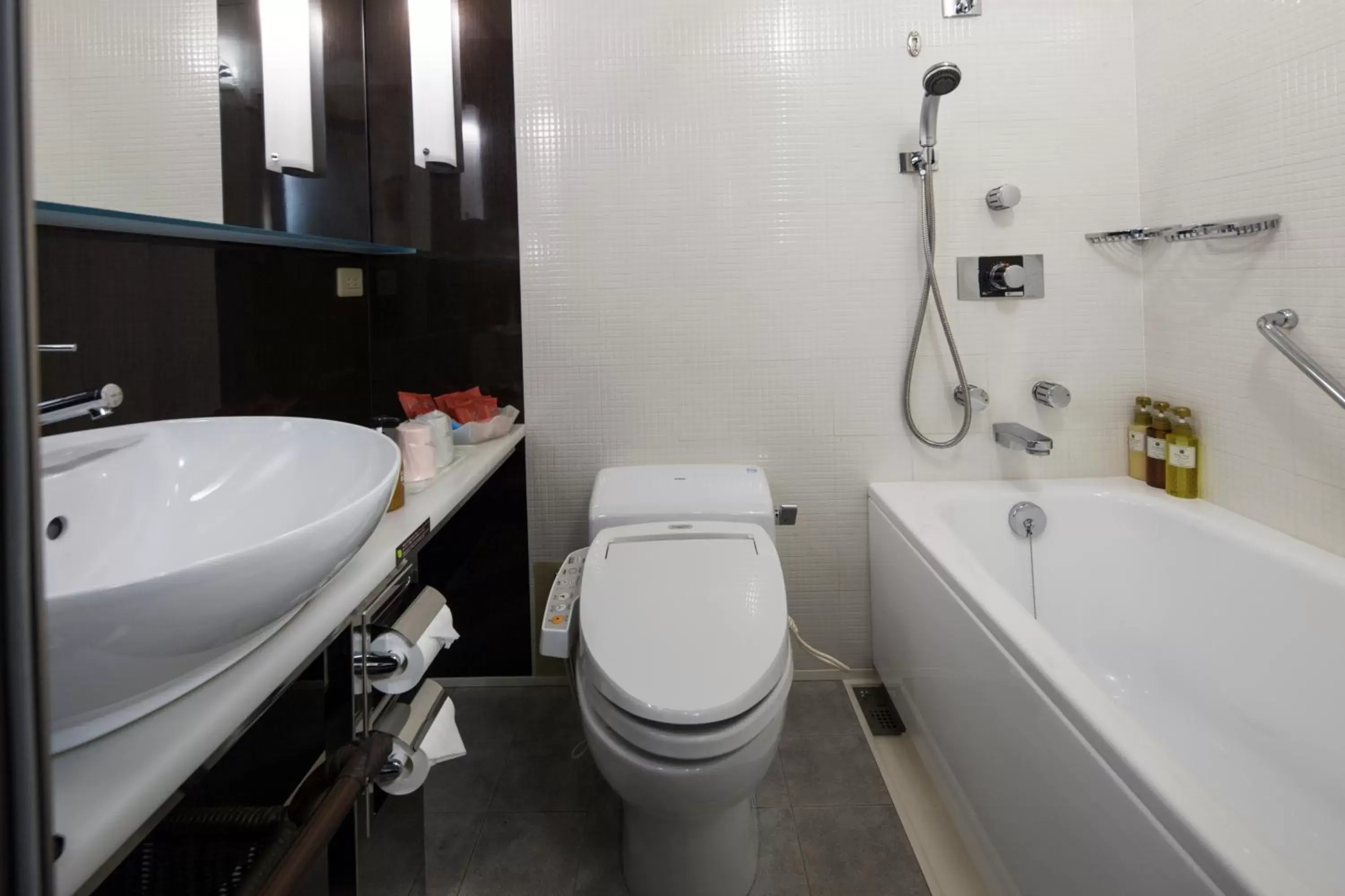 Photo of the whole room, Bathroom in Miyako Hotel Kyoto Hachijo