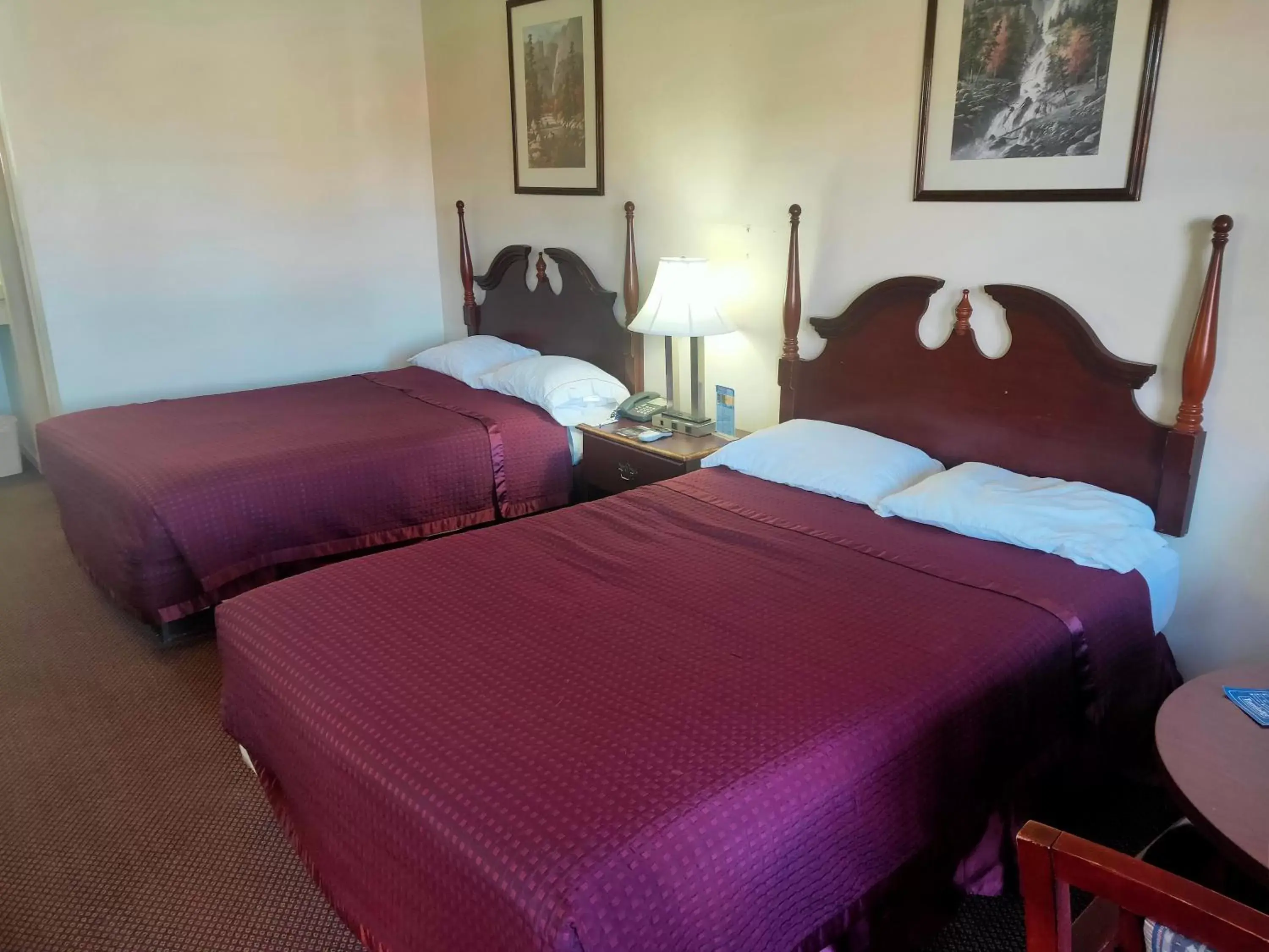 Bed in El Rancho Motel