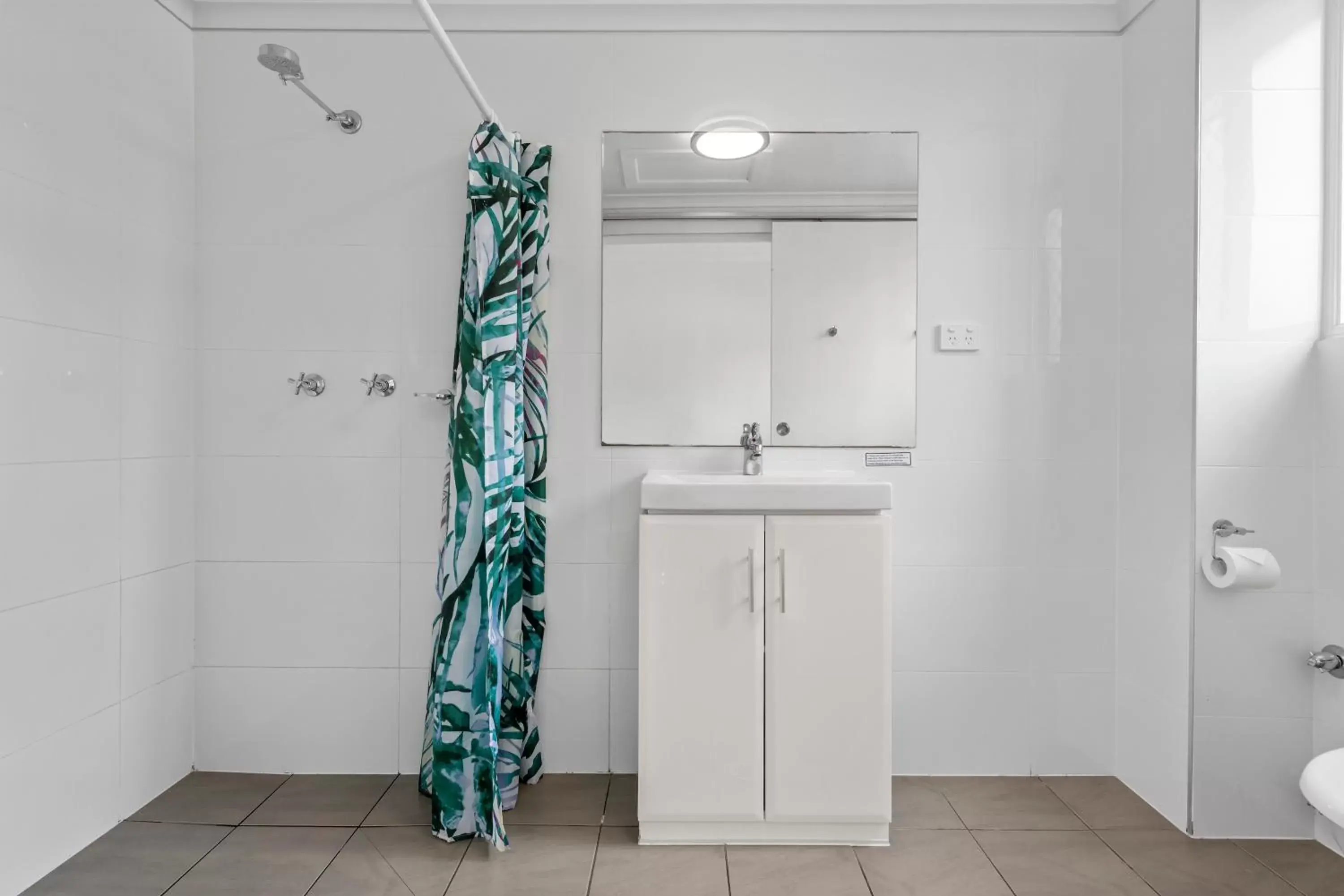 Bathroom in Gold Coast Inn