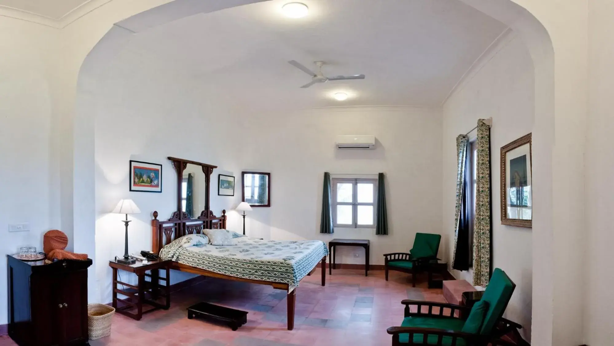 Photo of the whole room, Dining Area in Neemrana's Hill Fort Kesroli