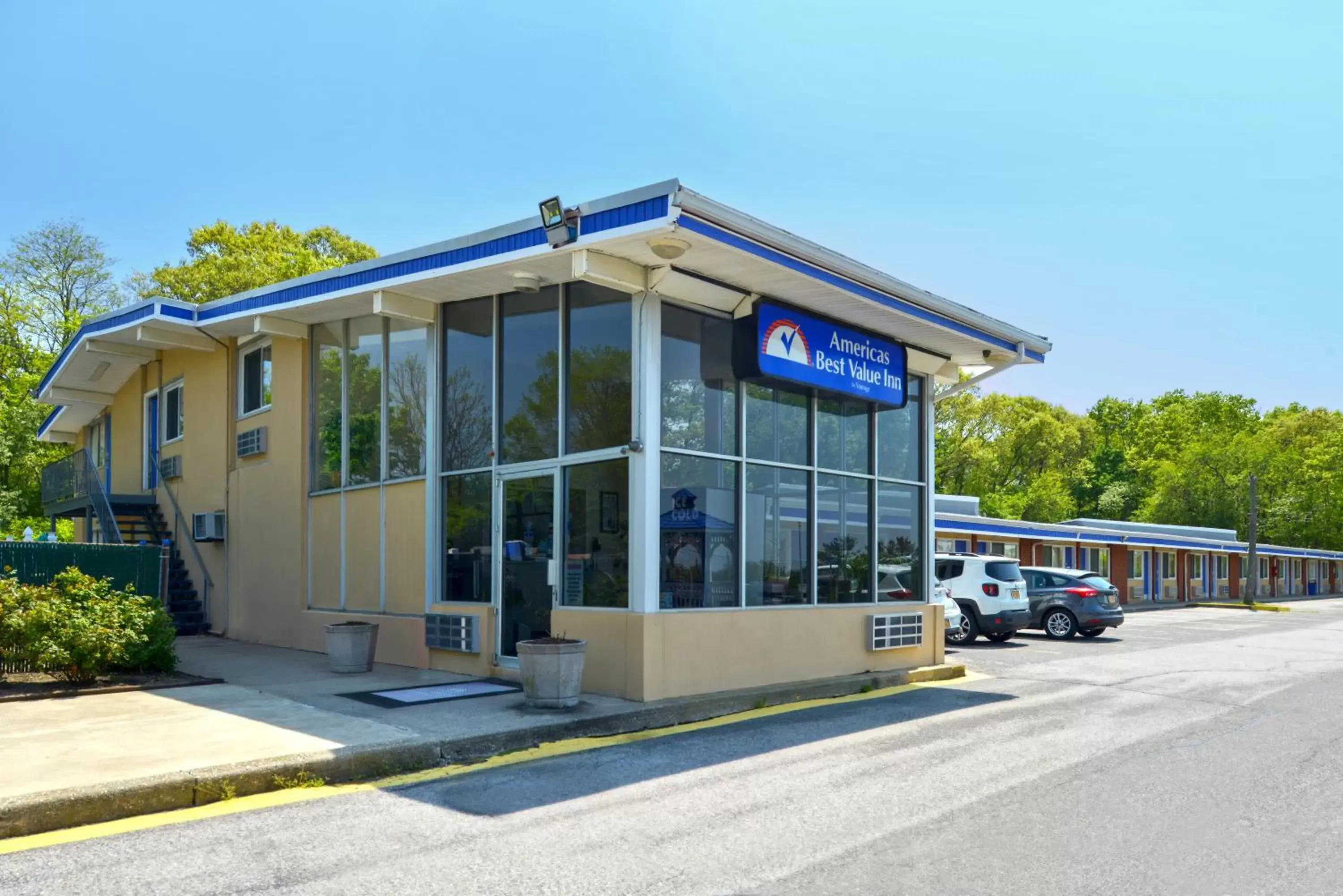 Property Building in Americas Best Value Inn Smithtown/Long Island