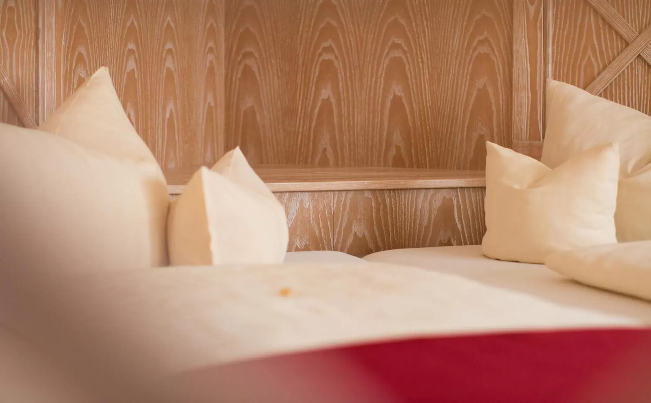 Decorative detail, Bed in Hotel Acht Linden