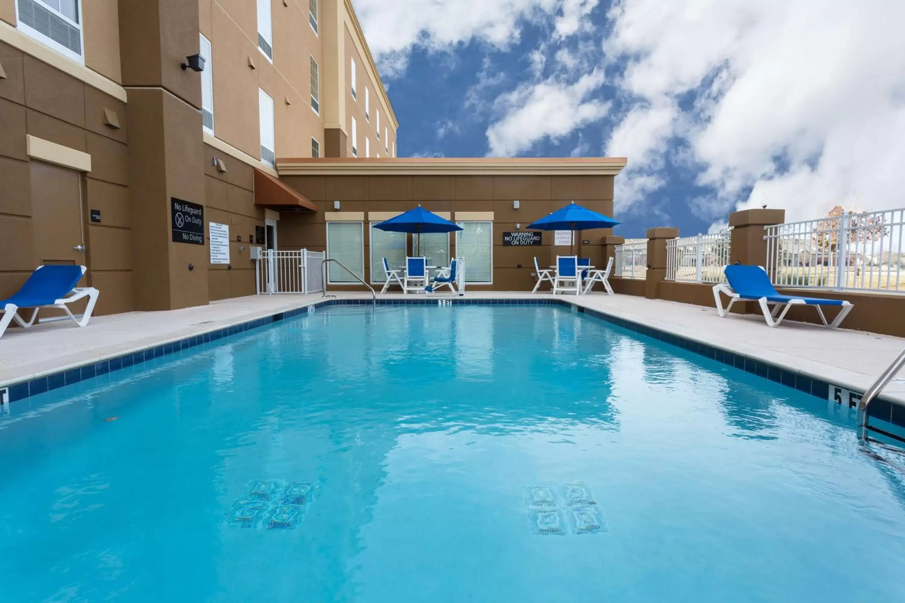 Pool view, Swimming Pool in Hampton Inn Statesboro