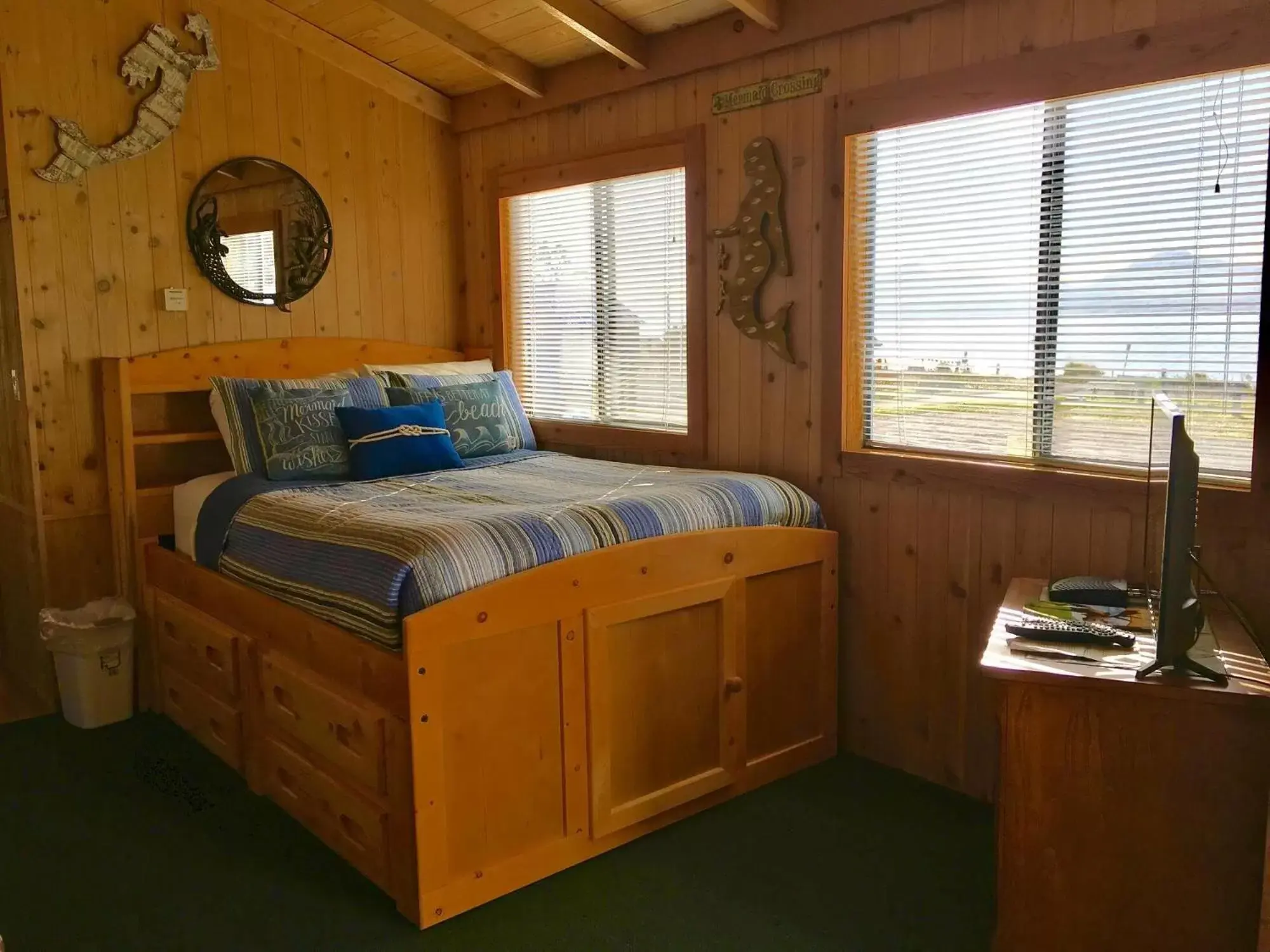 Bed in Driftwood Inn