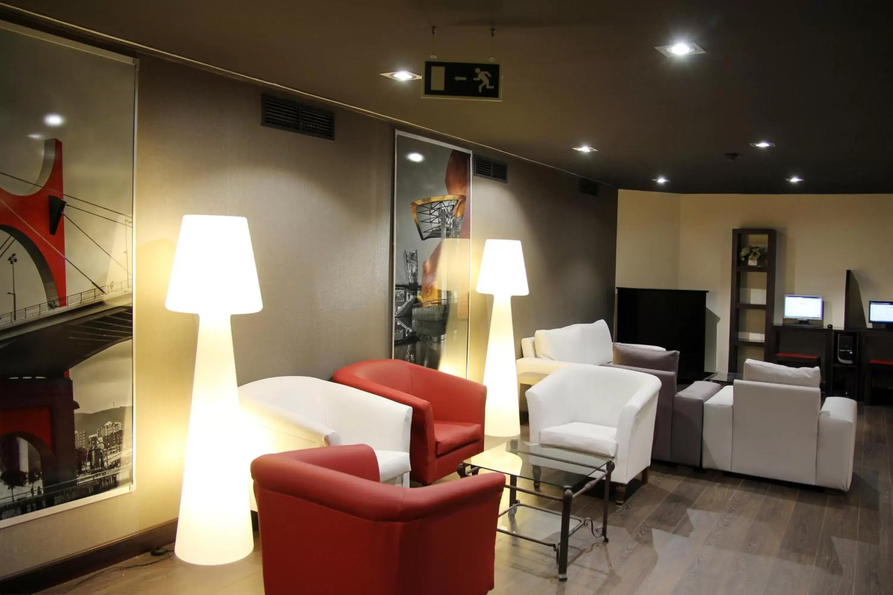 Communal lounge/ TV room, Seating Area in Hotel Conde Duque Bilbao