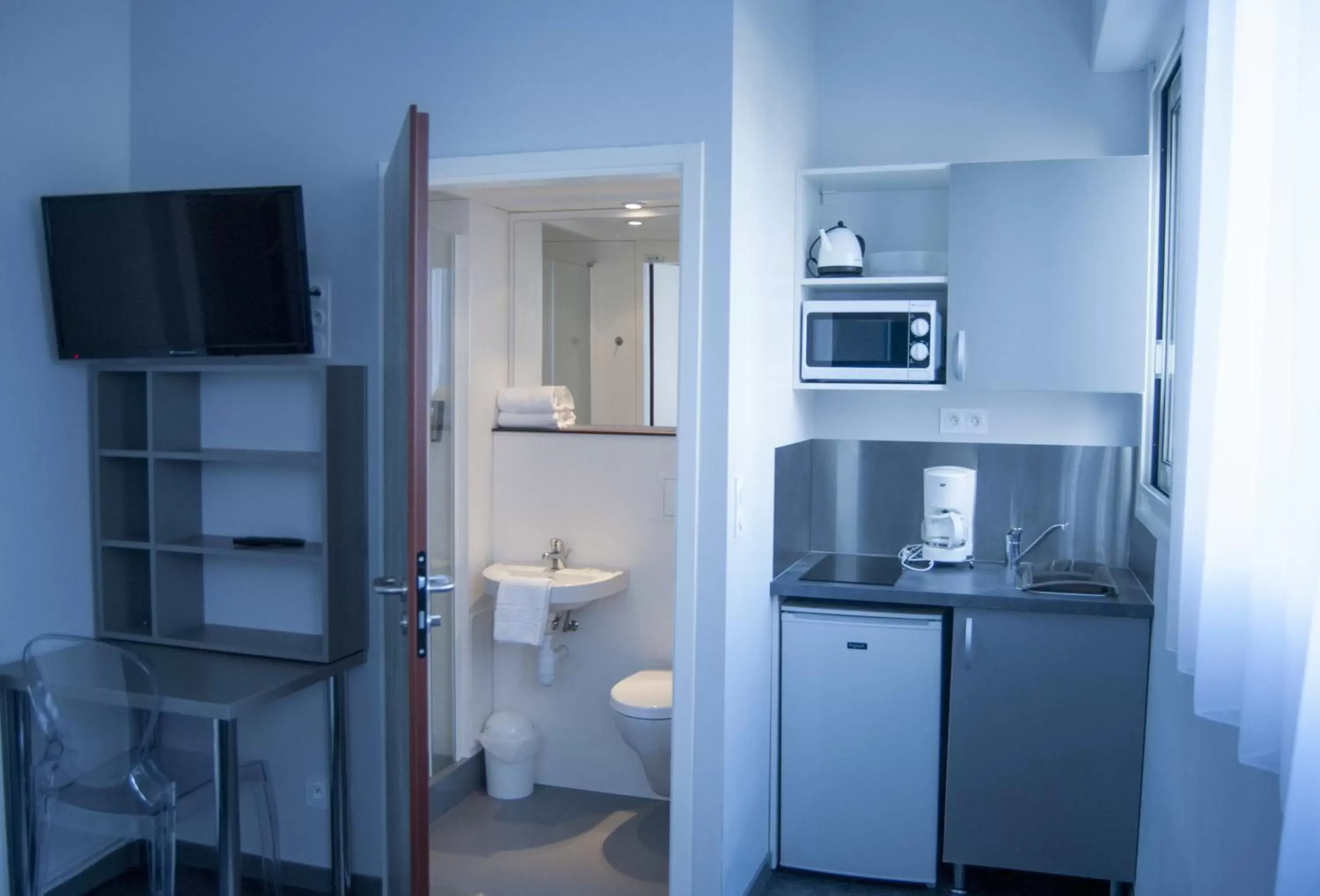 Bathroom, Kitchen/Kitchenette in Smartappart Lorient