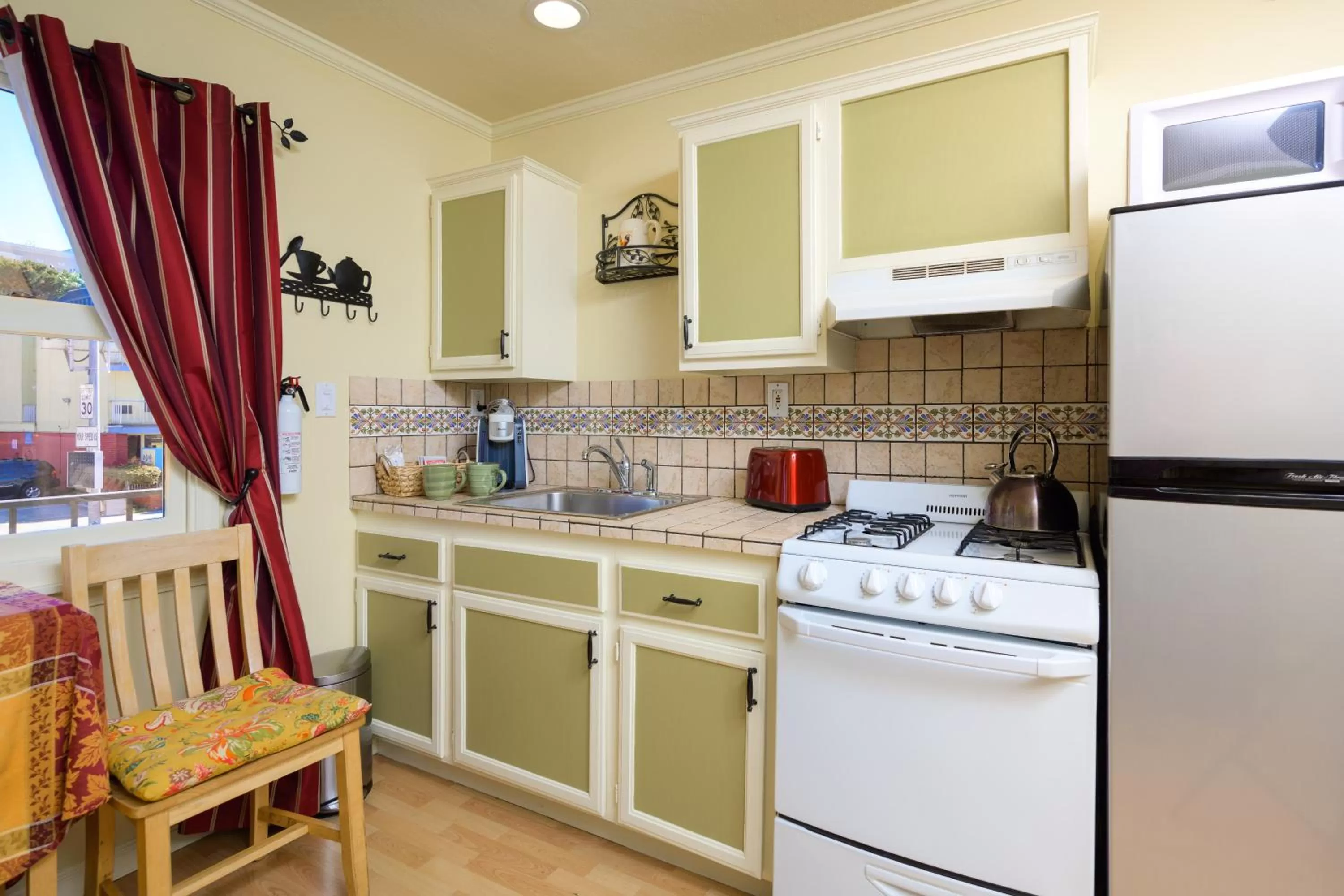 Kitchen or kitchenette in Marina Motel