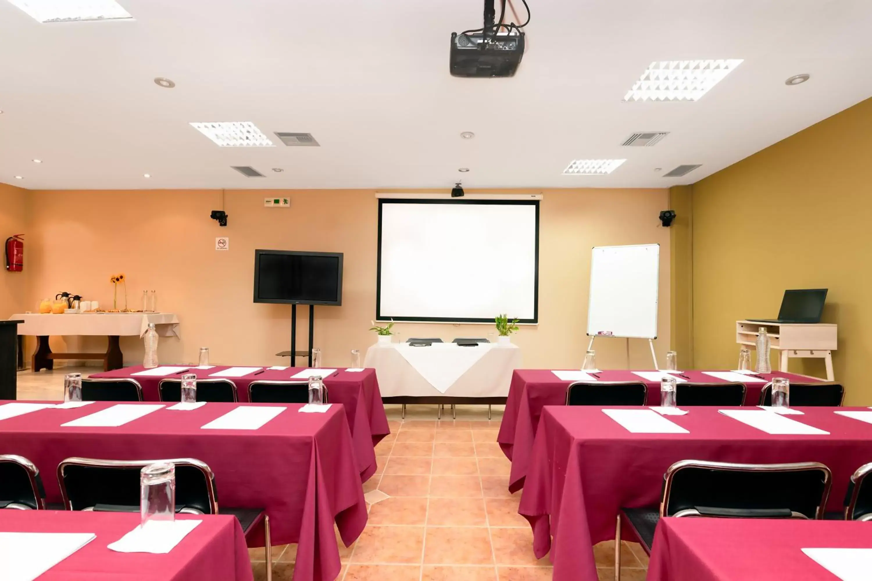Business Area/Conference Room in Hotel Brascos