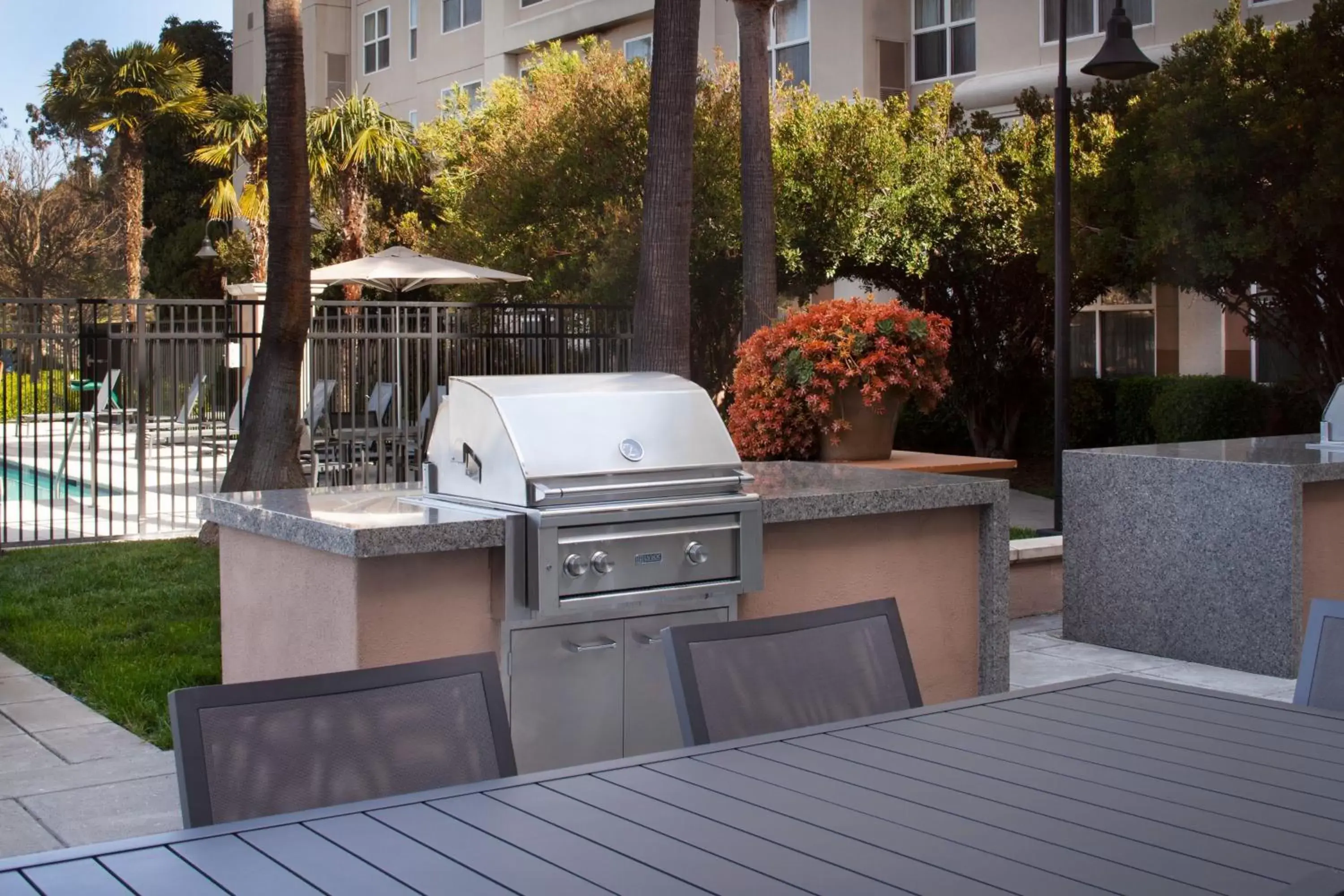 Restaurant/places to eat, BBQ Facilities in Residence Inn by Marriott Newark Silicon Valley