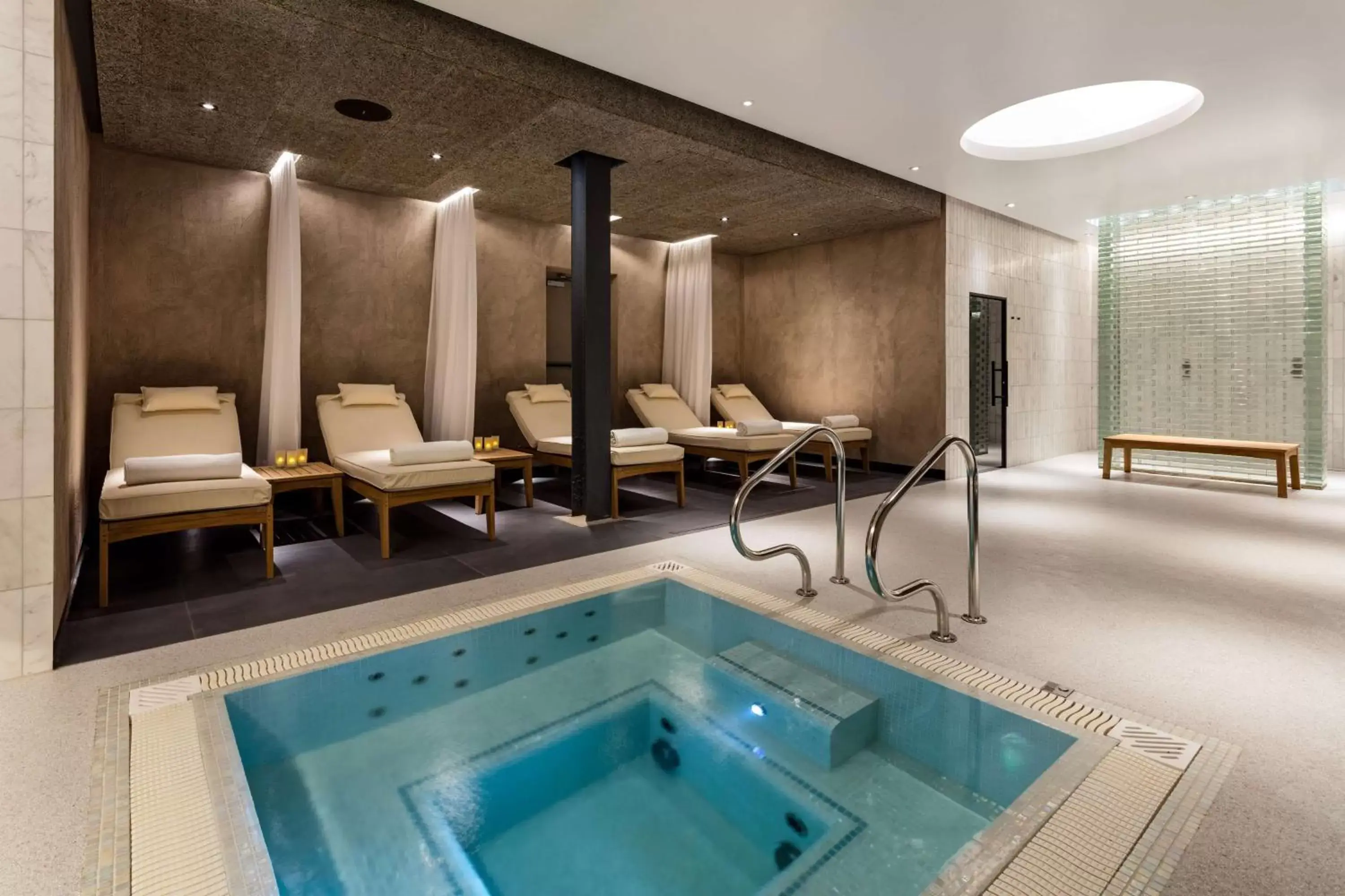 Spa and wellness centre/facilities, Swimming Pool in Radisson Blu Edwardian Heathrow Hotel, London