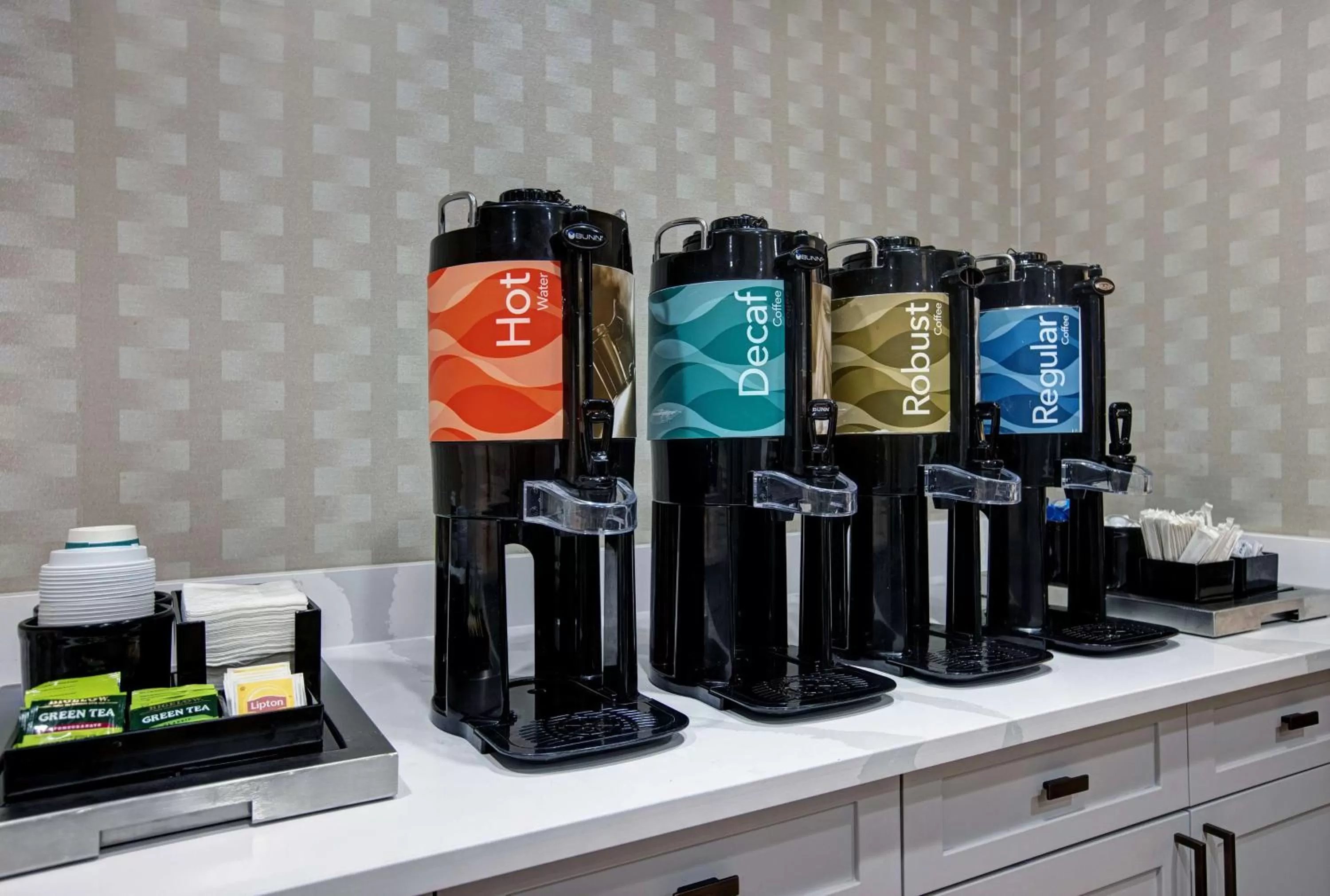Dining area in Homewood Suites Charlotte Ayrsley