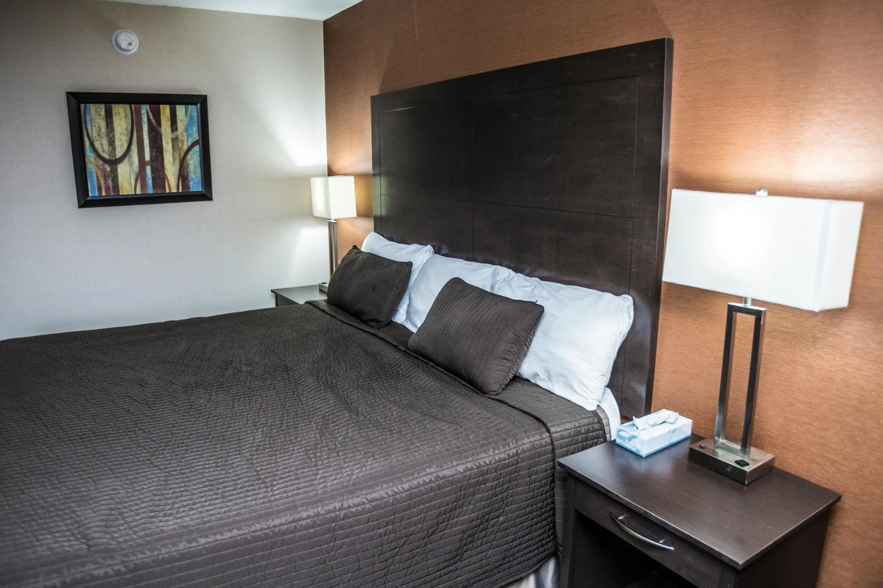 Bed in Mississauga Gate Inn