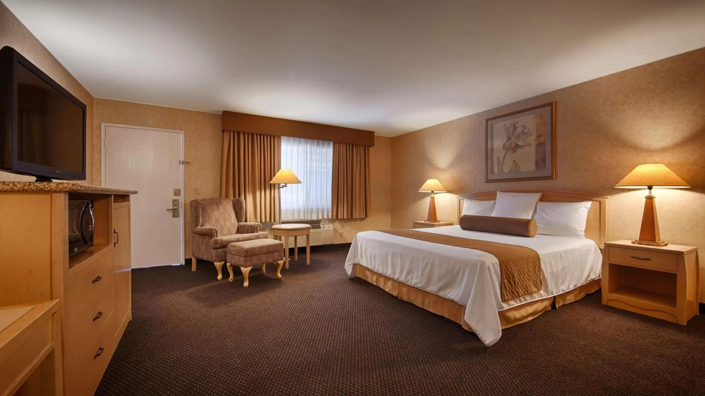 King Room with Spa Bath - Non-Smoking in SureStay Hotel by Best Western Camarillo