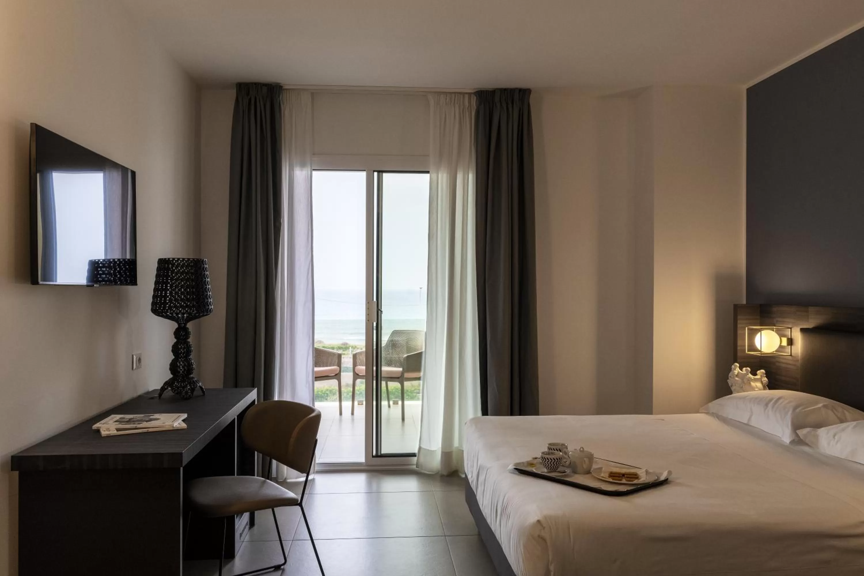 Bed in Resort La Battigia Beach & Spa