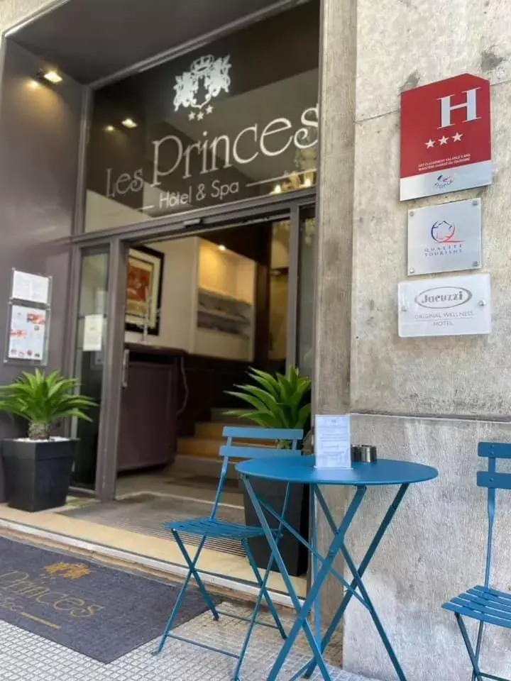 Balcony/Terrace in Hôtel des Princes, Chambéry Centre