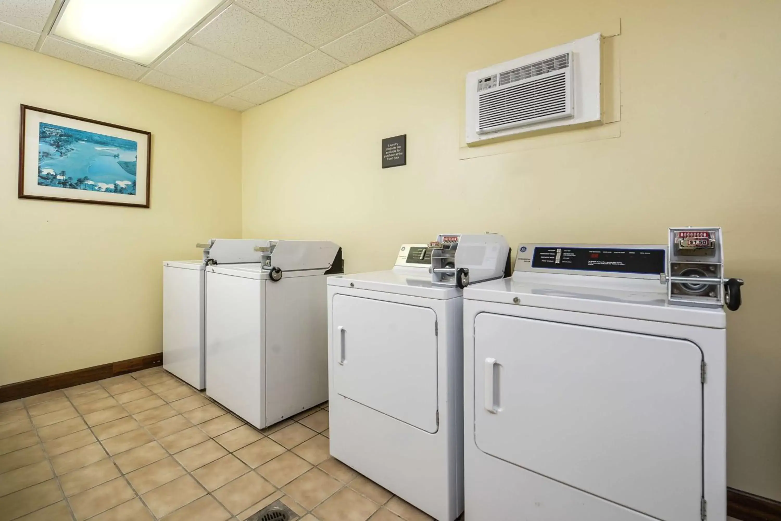 Property building, Kitchen/Kitchenette in Hampton Inn Northwood