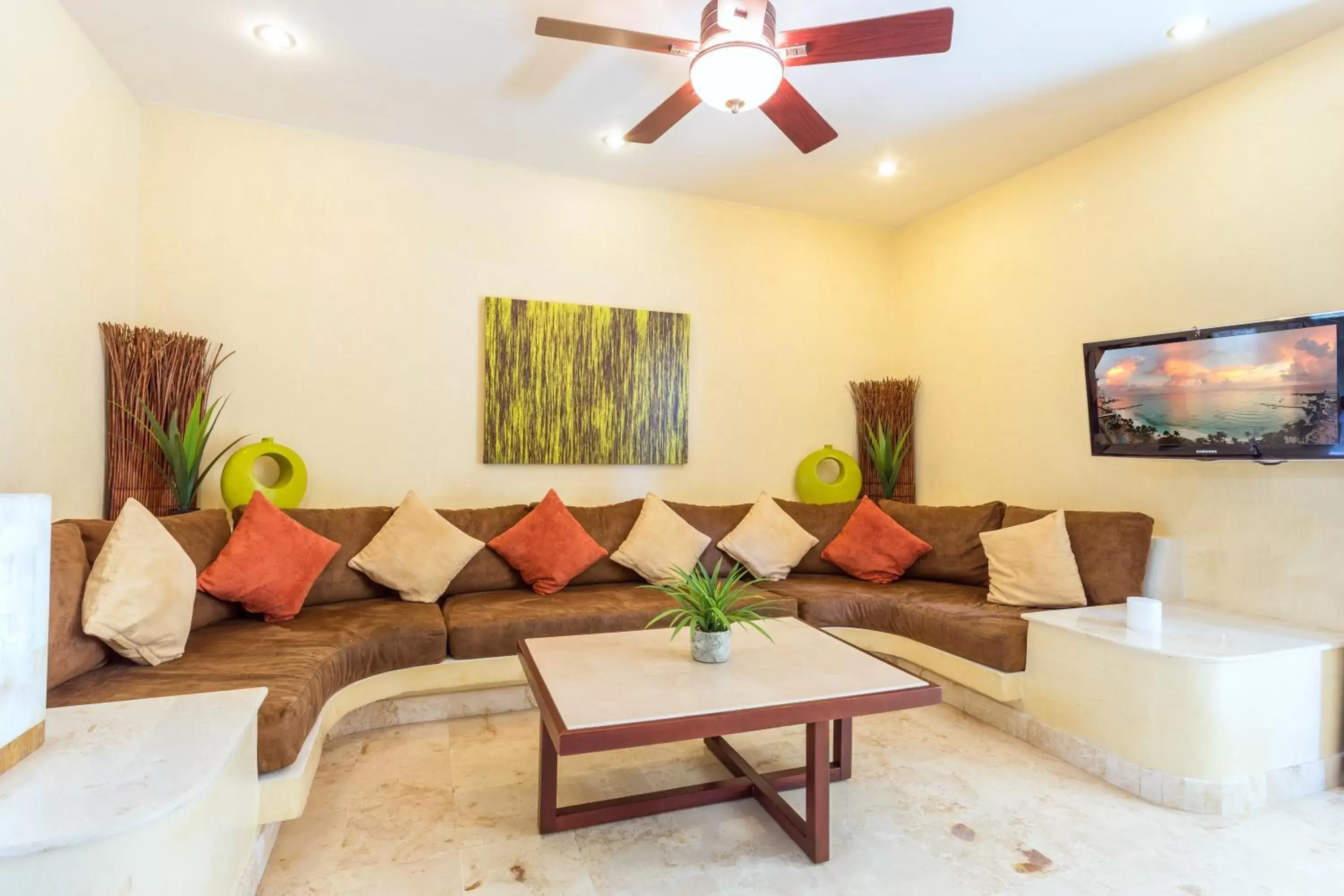 Living room, Seating Area in Maya Villa Condo Hotel and Beachclub