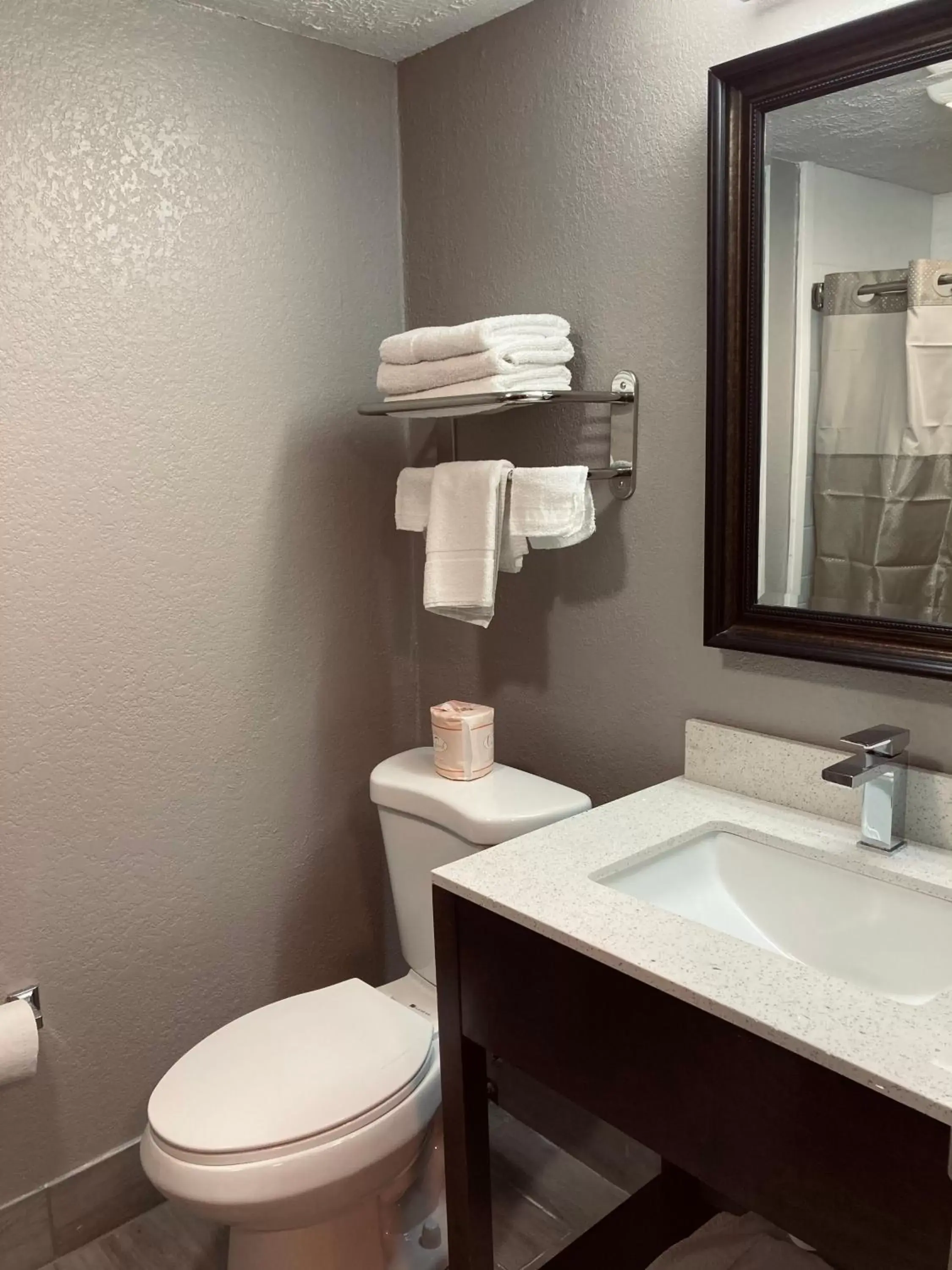 Bathroom in Motel 6 Corbin KY Bathroom in Motel 6 Corbin KY