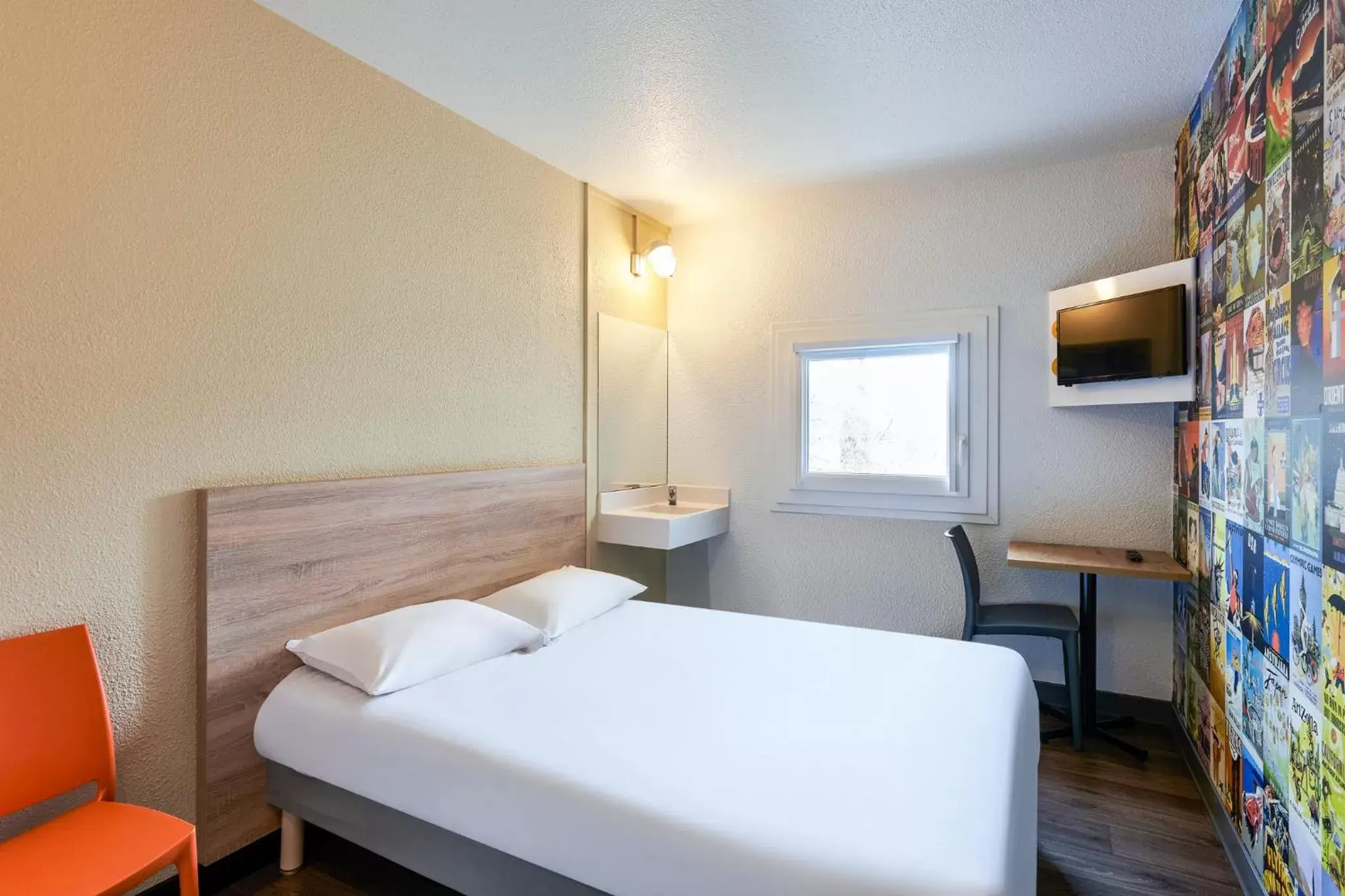 Bed in hotelF1 Clermont Ferrand Est
