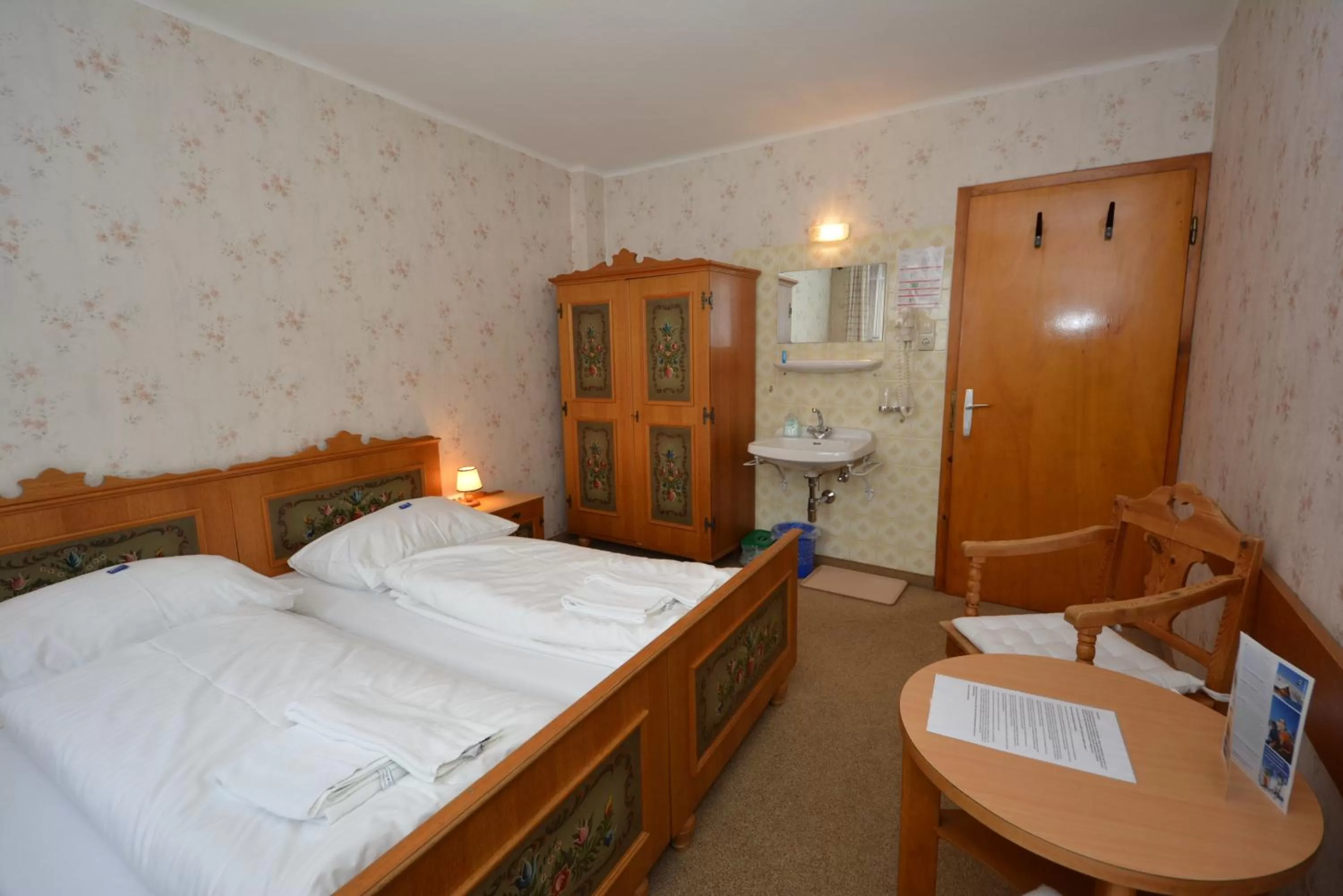 Bedroom, Bed in Haus Kleineisen by Châtel Reizen