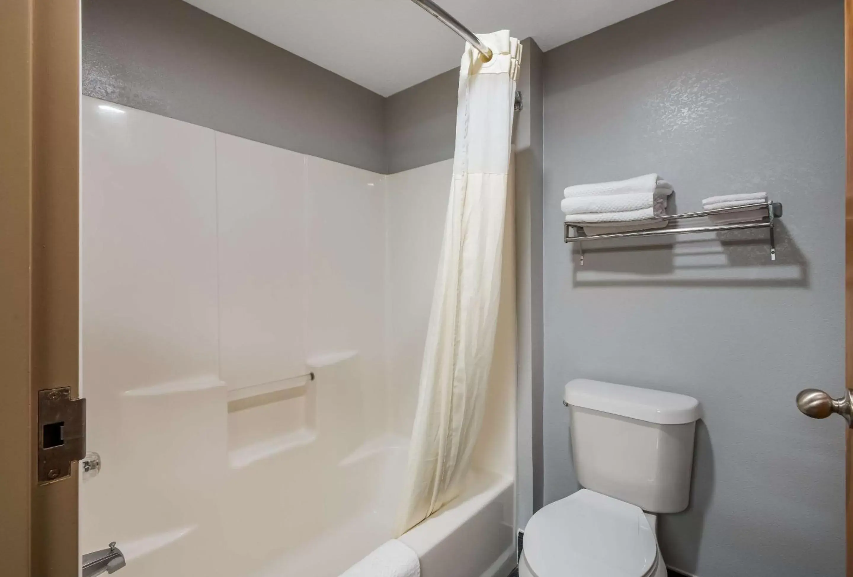 Bedroom, Bathroom in Econolodge Inn & Suites