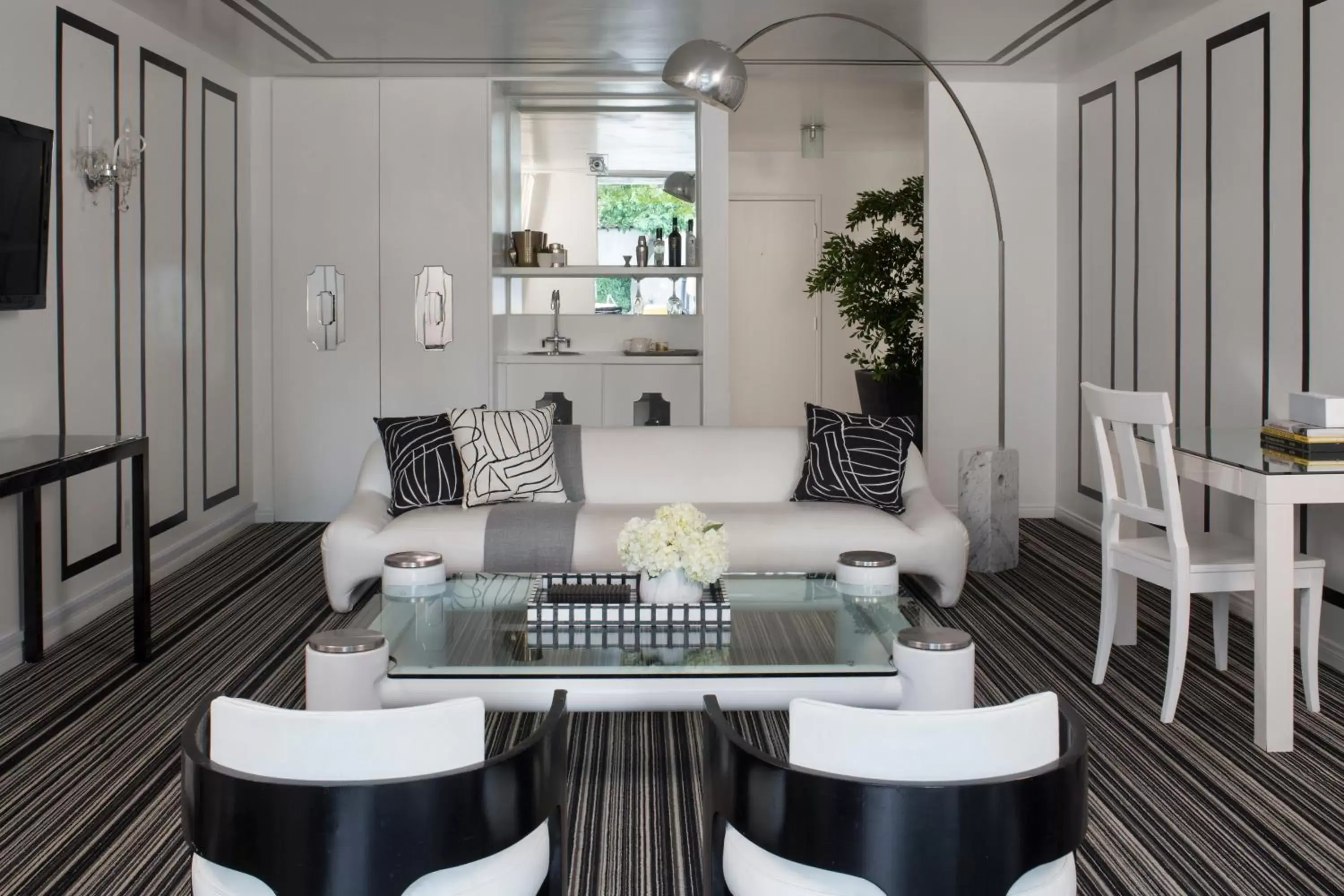 One-Bedroom Suite in Avalon Hotel & Bungalows Palm Springs, a Member of Design Hotels One-Bedroom Suite in Avalon Hotel & Bungalows Palm Springs, a Member of Design Hotels