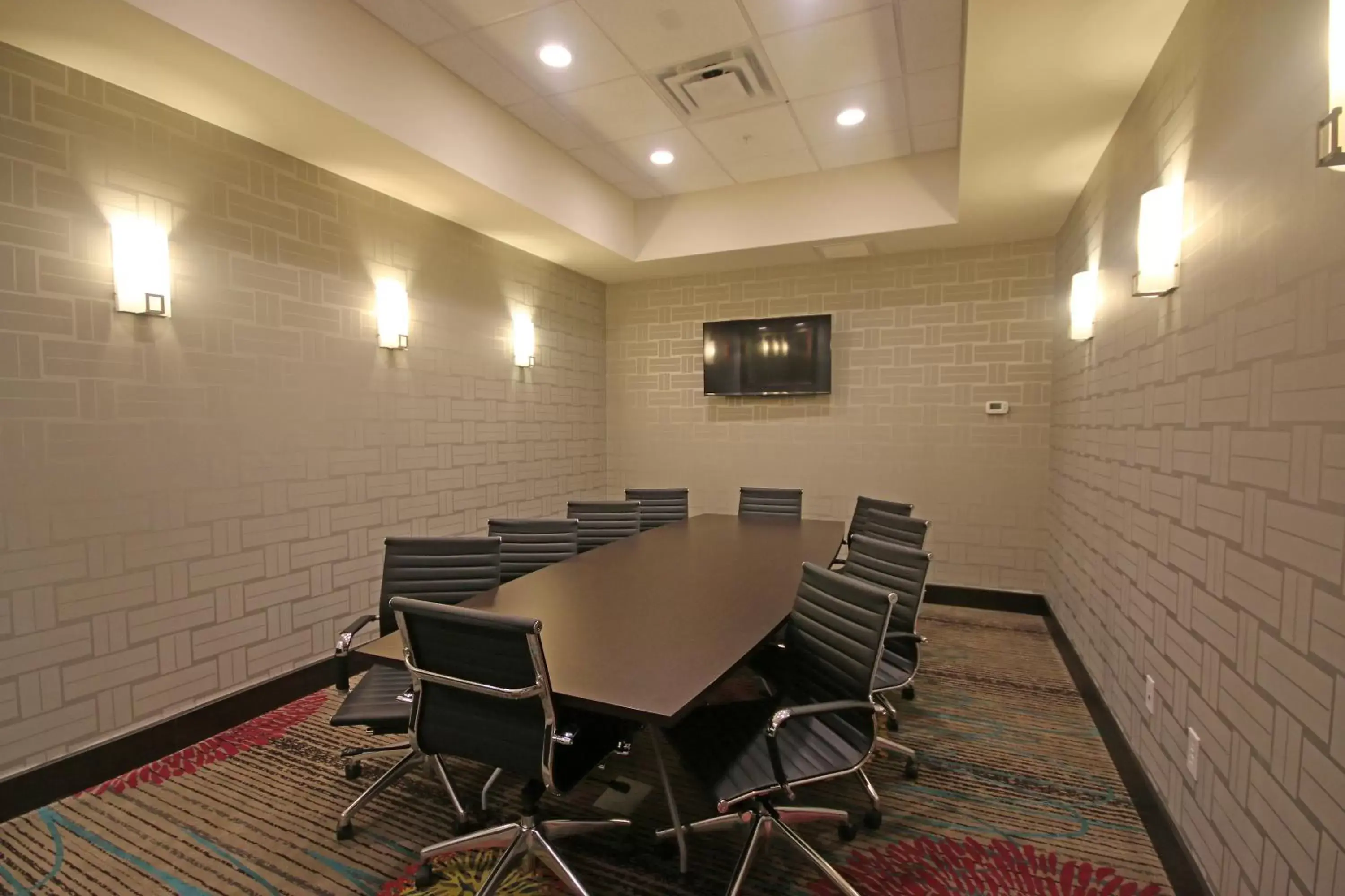 Meeting/conference room in Holiday Inn Express & Suites Charlotte North, an IHG Hotel