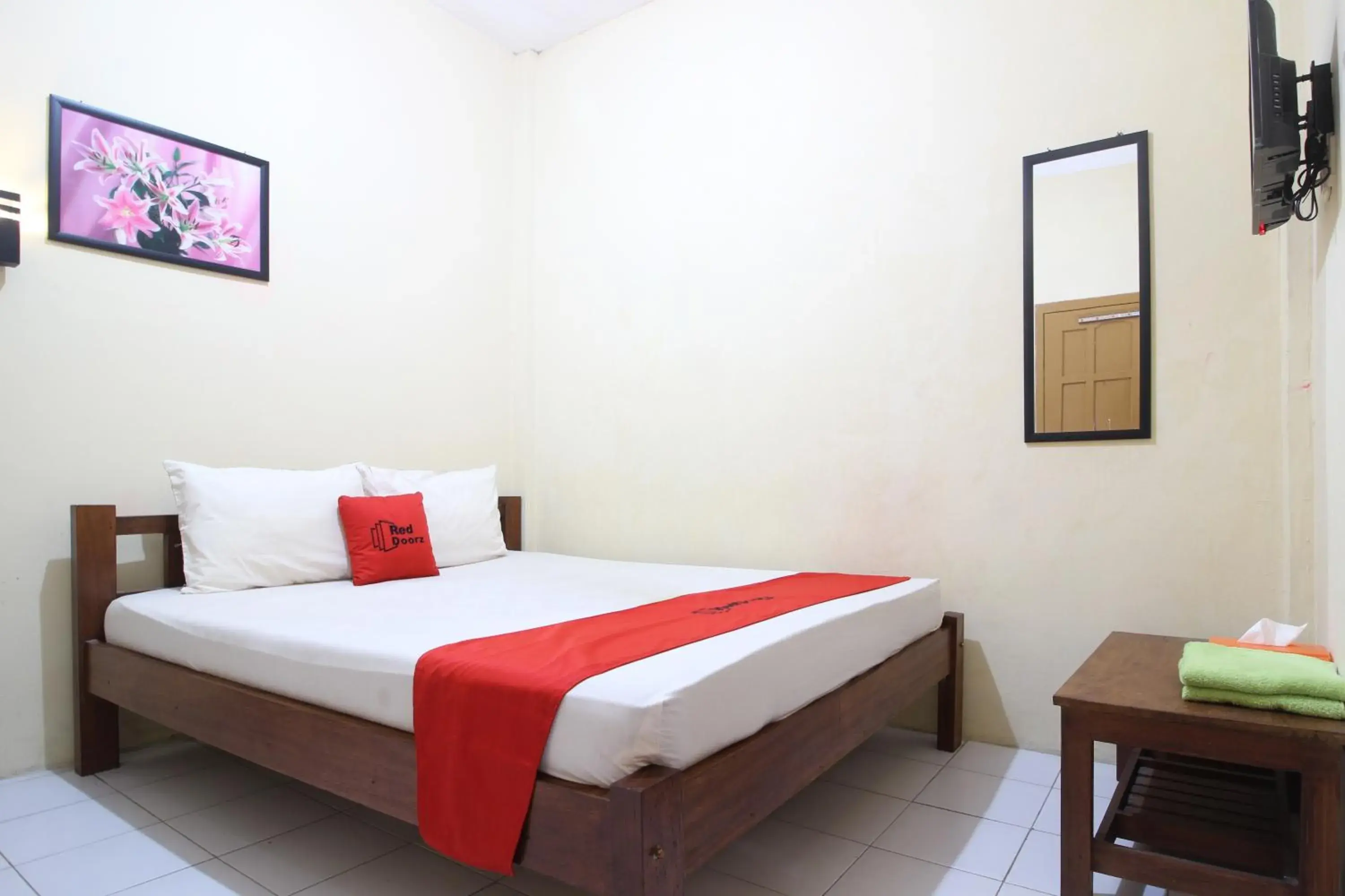 Bedroom, Bed in RedDoorz @ Jalan Parangtritis Bedroom, Bed in RedDoorz @ Jalan Parangtritis