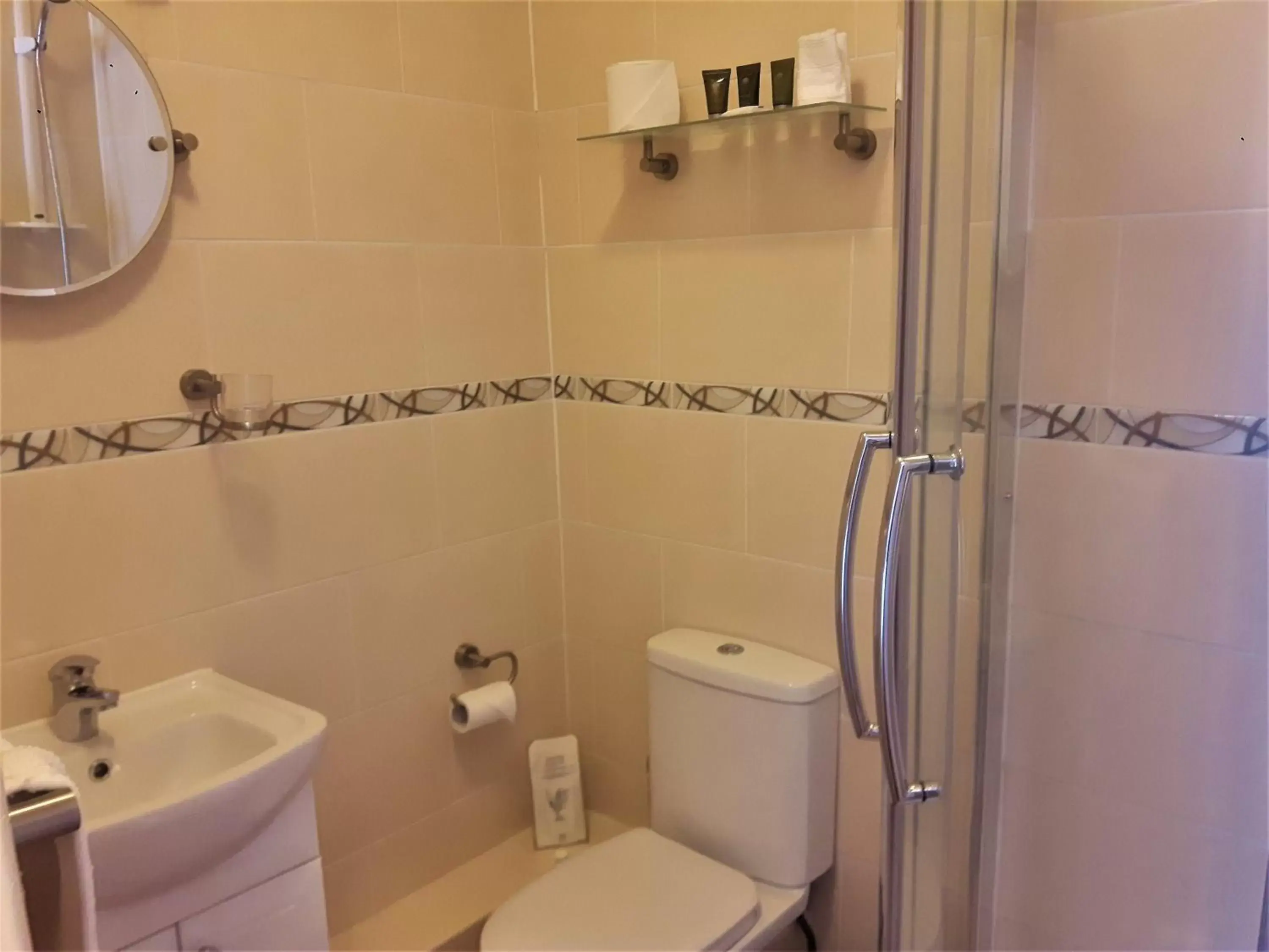 Shower, Bathroom in Lancaster Townhouse