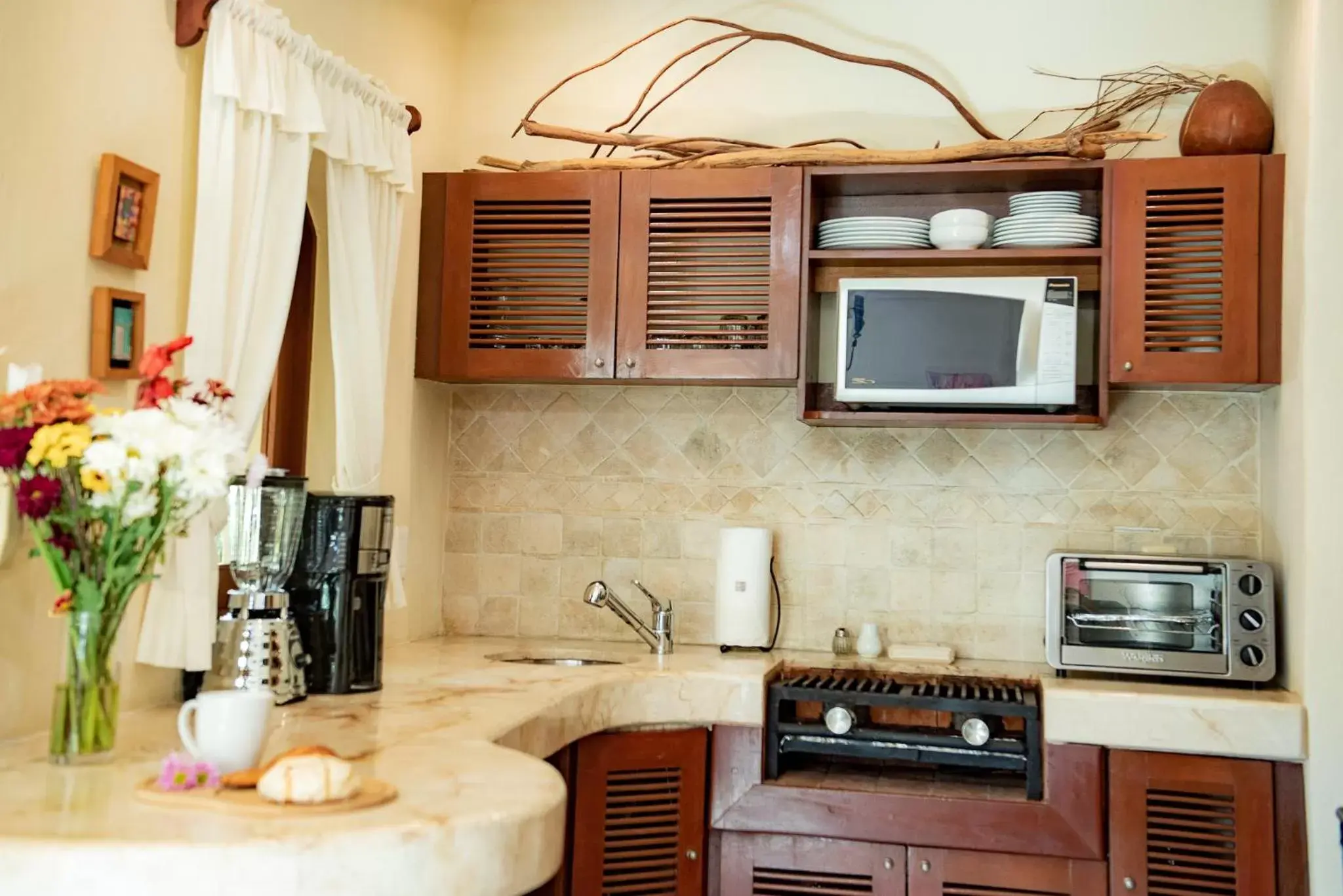 Coffee/tea facilities, Kitchen/Kitchenette in Villas Sacbe Condo Hotel and Beach Club