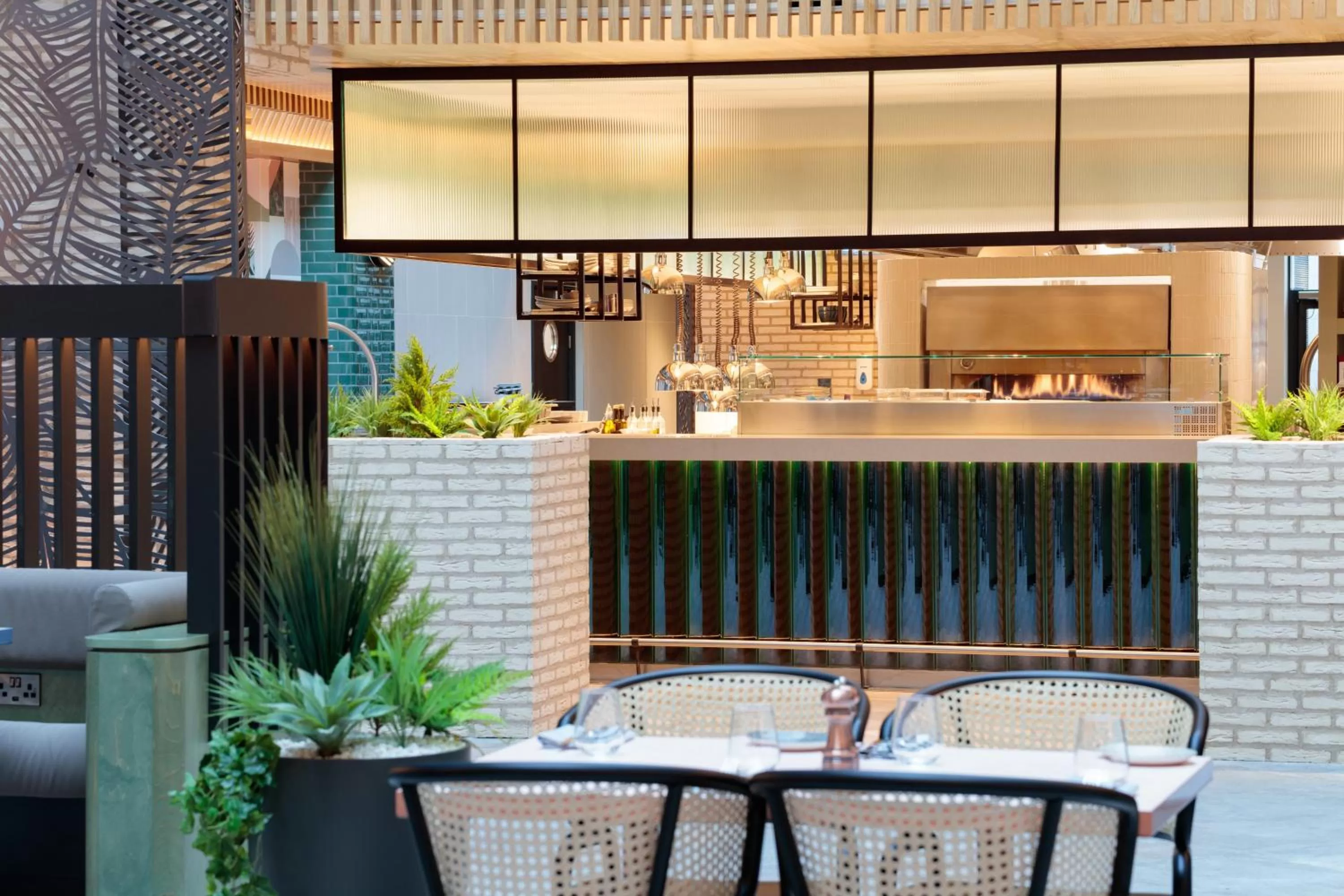 Restaurant/places to eat in Holiday Inn London Heathrow - Bath Road by IHG