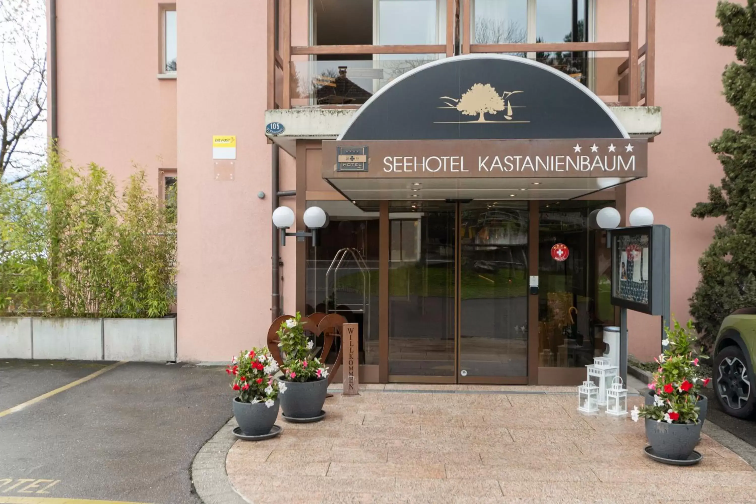 Facade/entrance in Seehotel Kastanienbaum