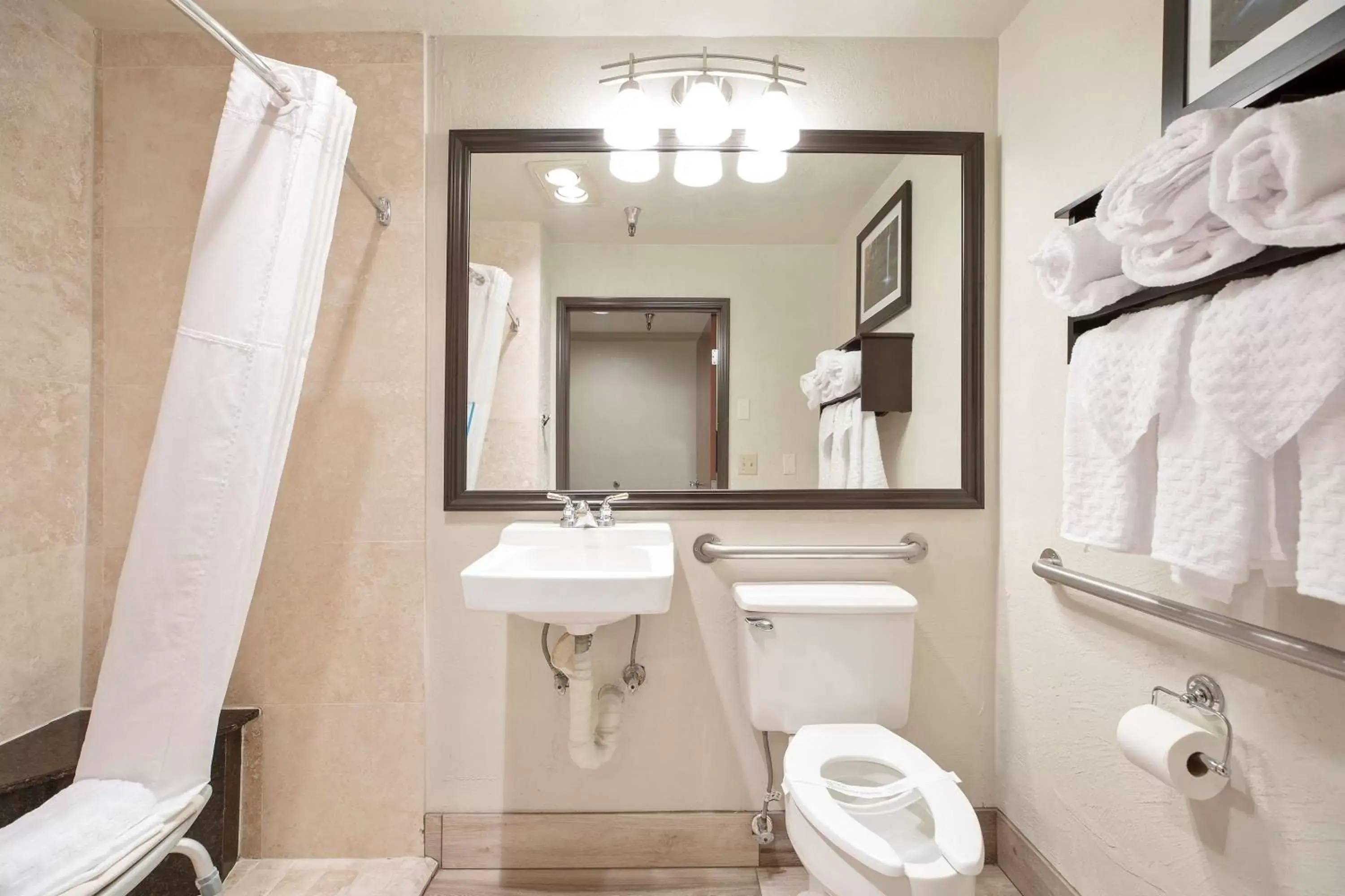 King Room with Roll-In Shower - Disability Access in Best Western Plus Parkway Inn King Room with Roll-In Shower - Disability Access in Best Western Plus Parkway Inn