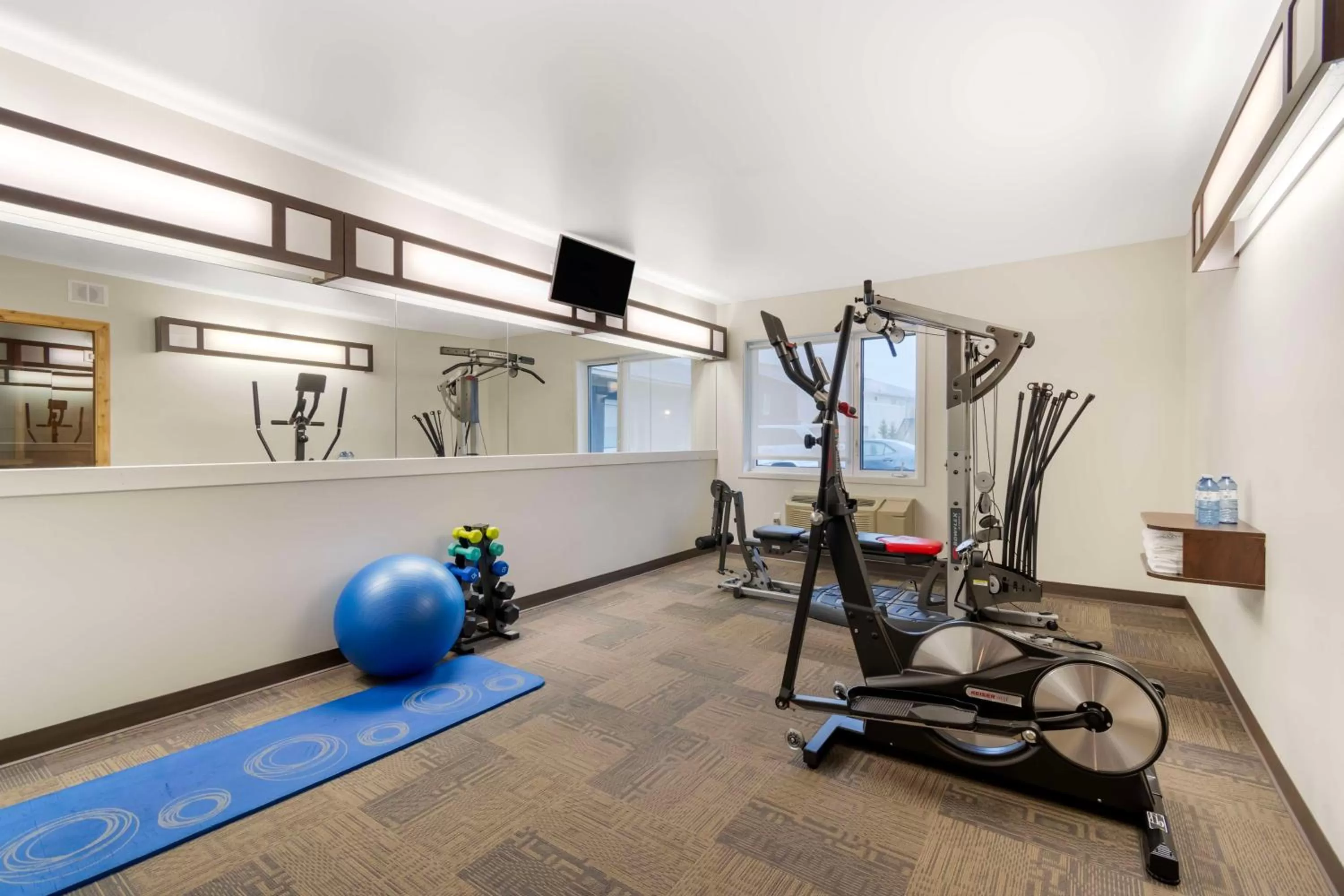 Fitness centre/facilities in Villa Inn & Suites - SureStay Collection by Best Western