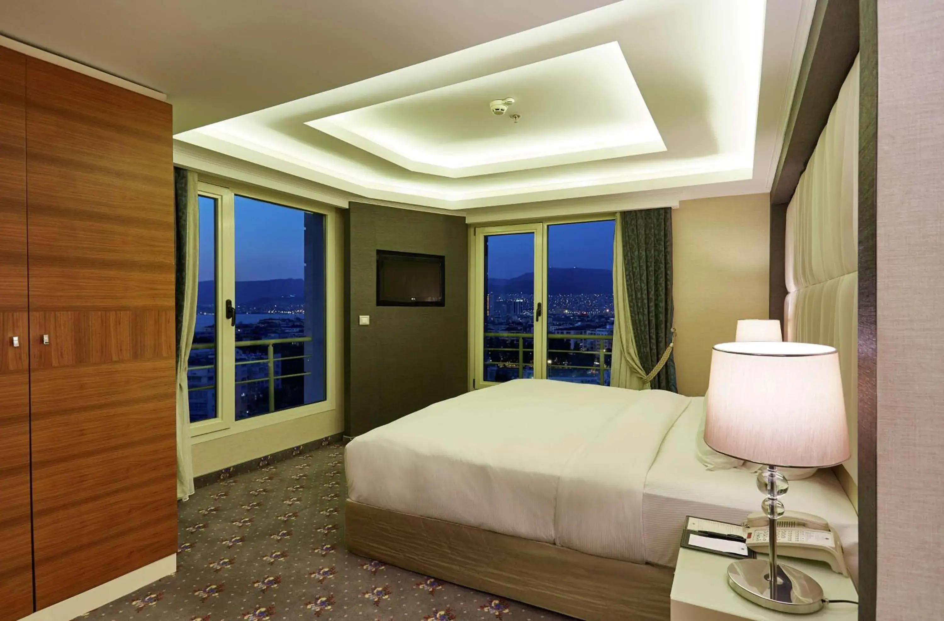 Bed in DoubleTree By Hilton Hotel Izmir - Alsancak