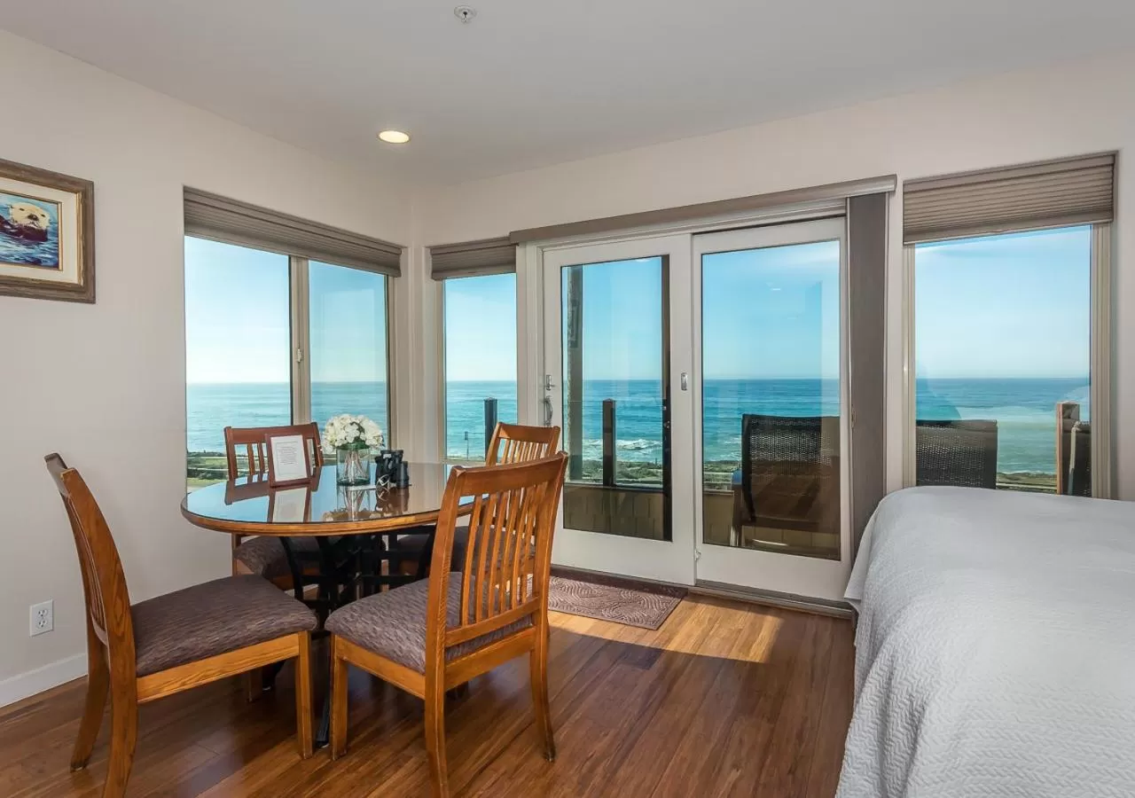 Bedroom, Bed in Little Sur Inn