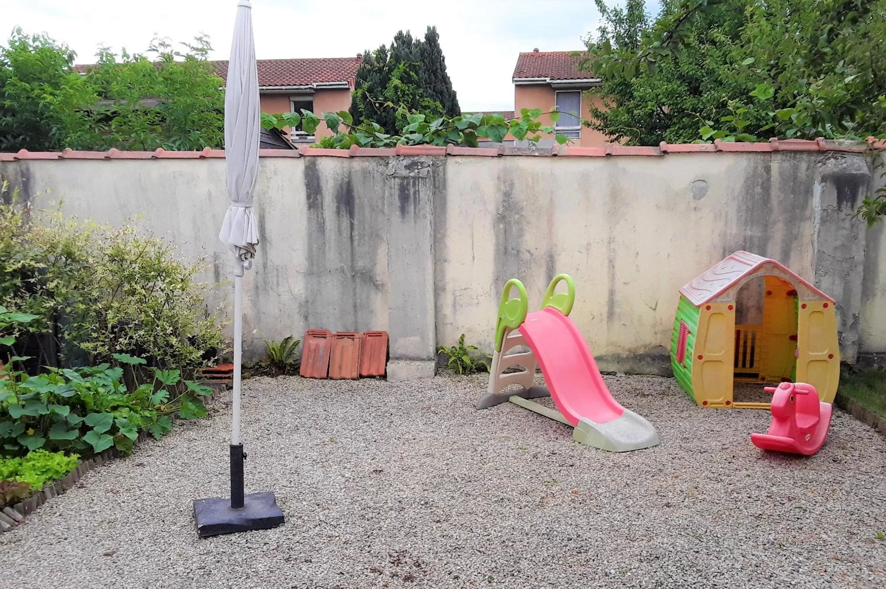 Children play ground, Children's Play Area in La Maison de Sylvie, chambres d'hôtes à Tarbes