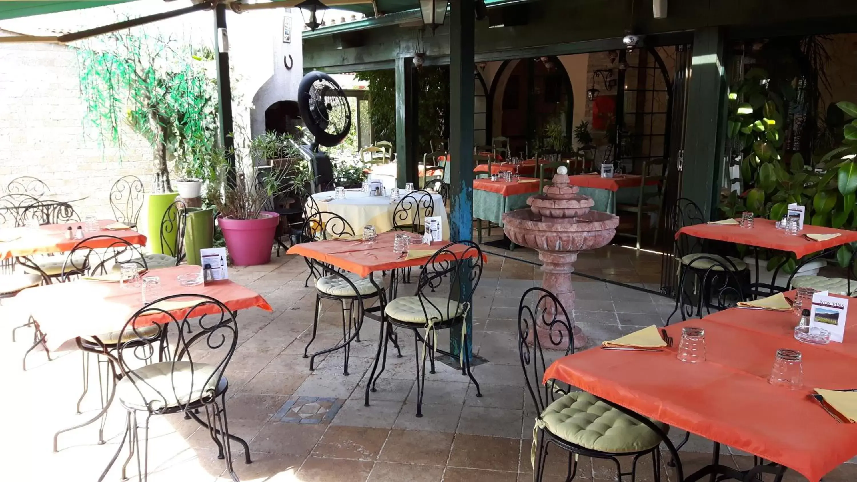 Restaurant/Places to Eat in Auberge les Aromes