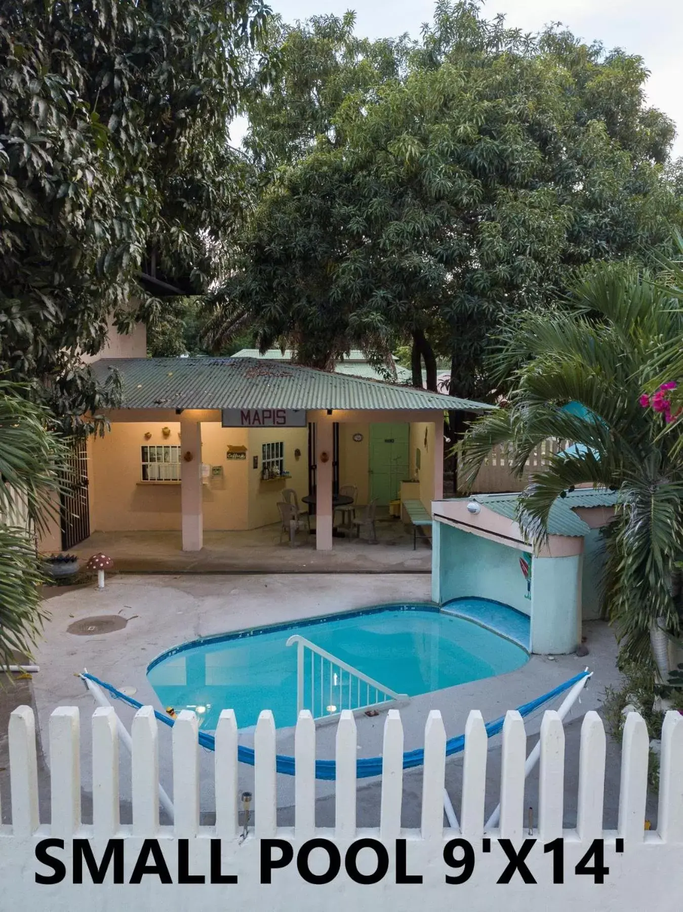 Swimming pool in Mapi's Cabins