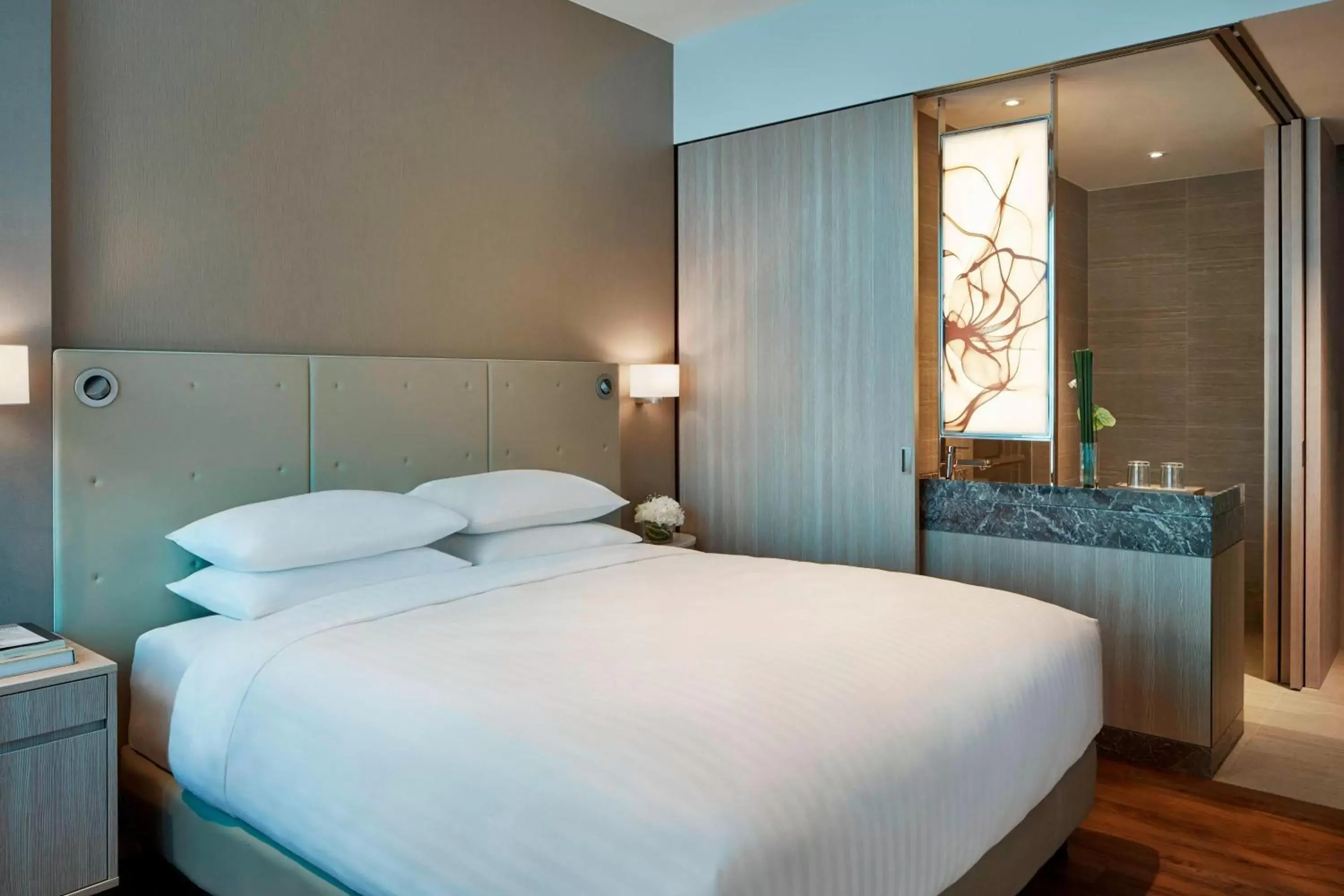 Photo of the whole room, Bed in Courtyard by Marriott Singapore Novena