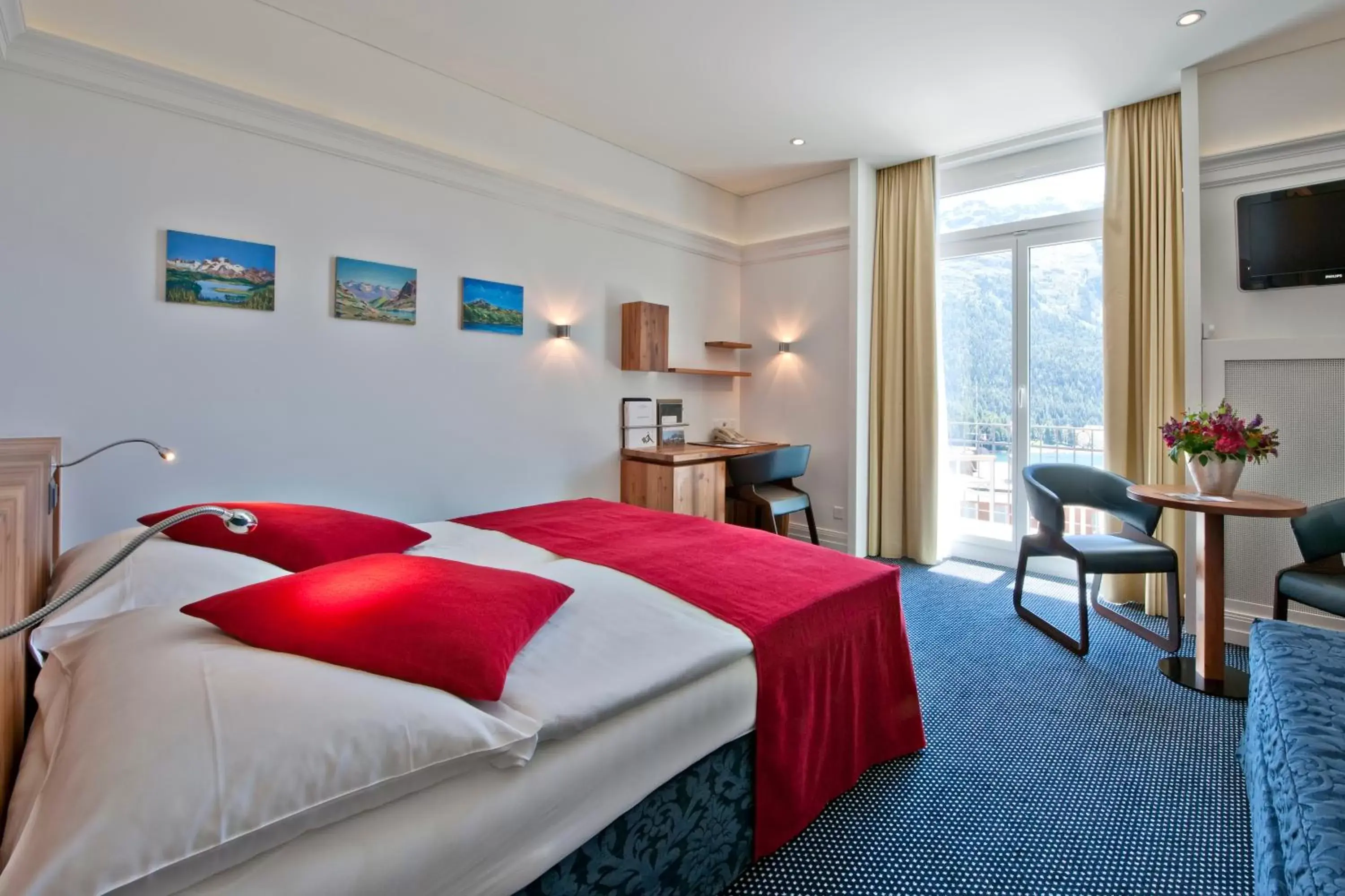 View (from property/room), Bed in Hotel Schweizerhof St. Moritz