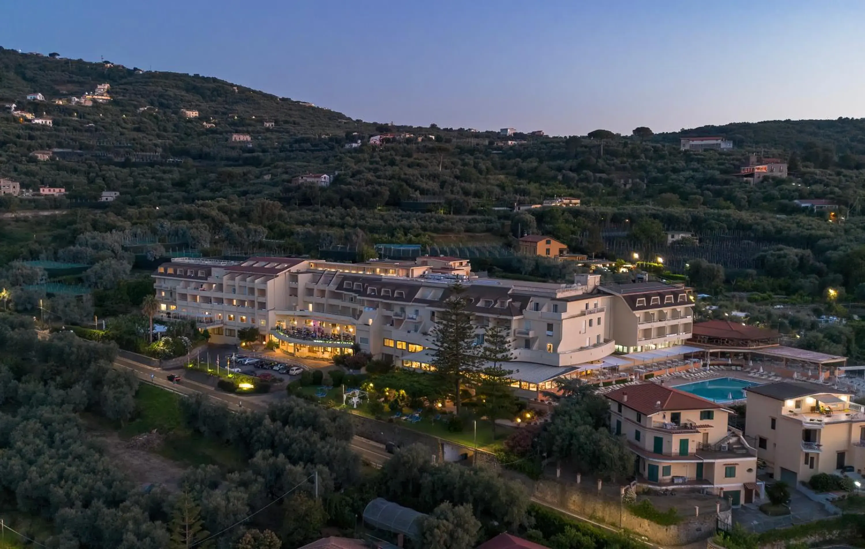 Bird's eye view, Bird's-eye View in Hotel Grand Vesuvio