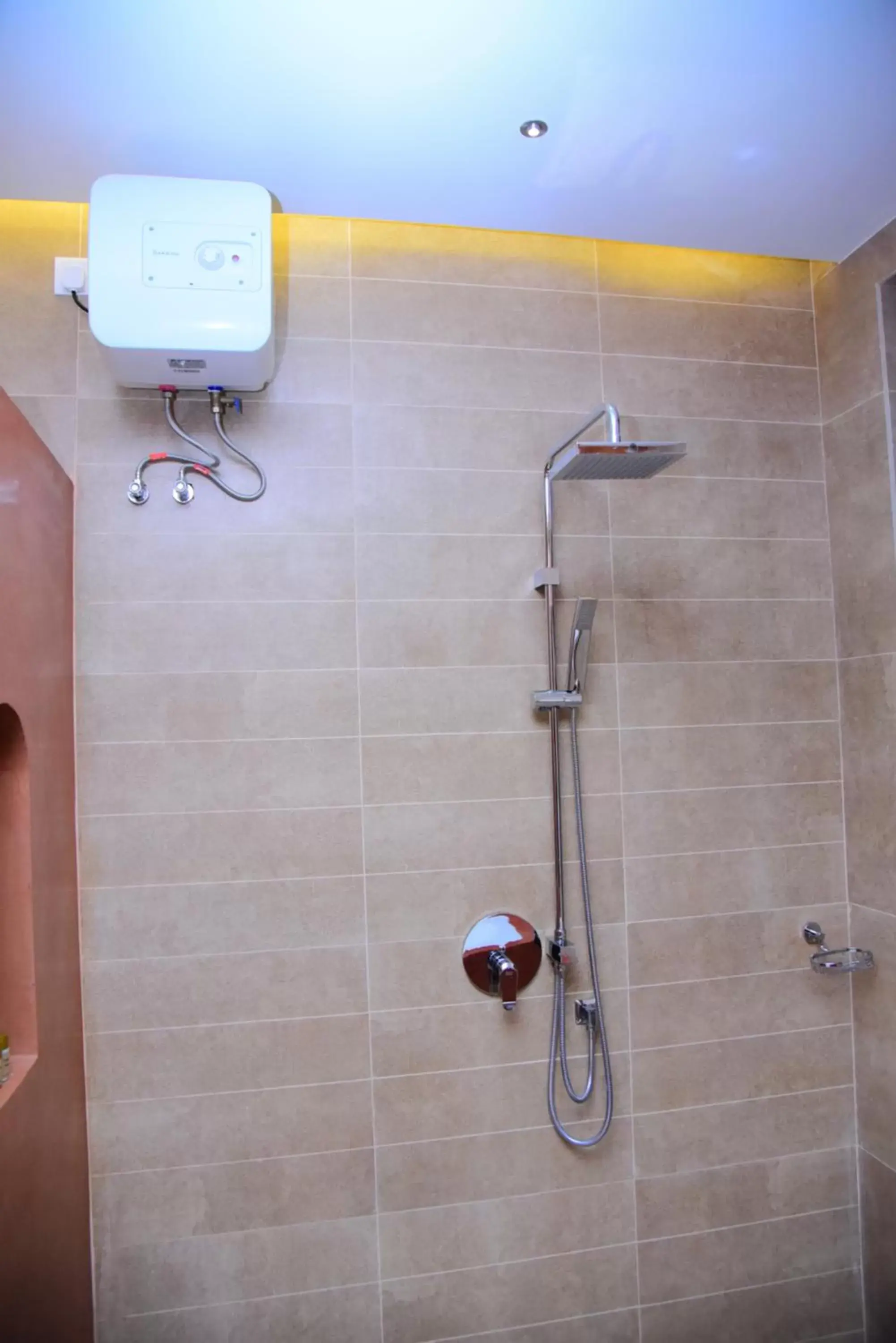 Shower, Bathroom in Hotel Leaf on Lagoon Shower, Bathroom in Hotel Leaf on Lagoon