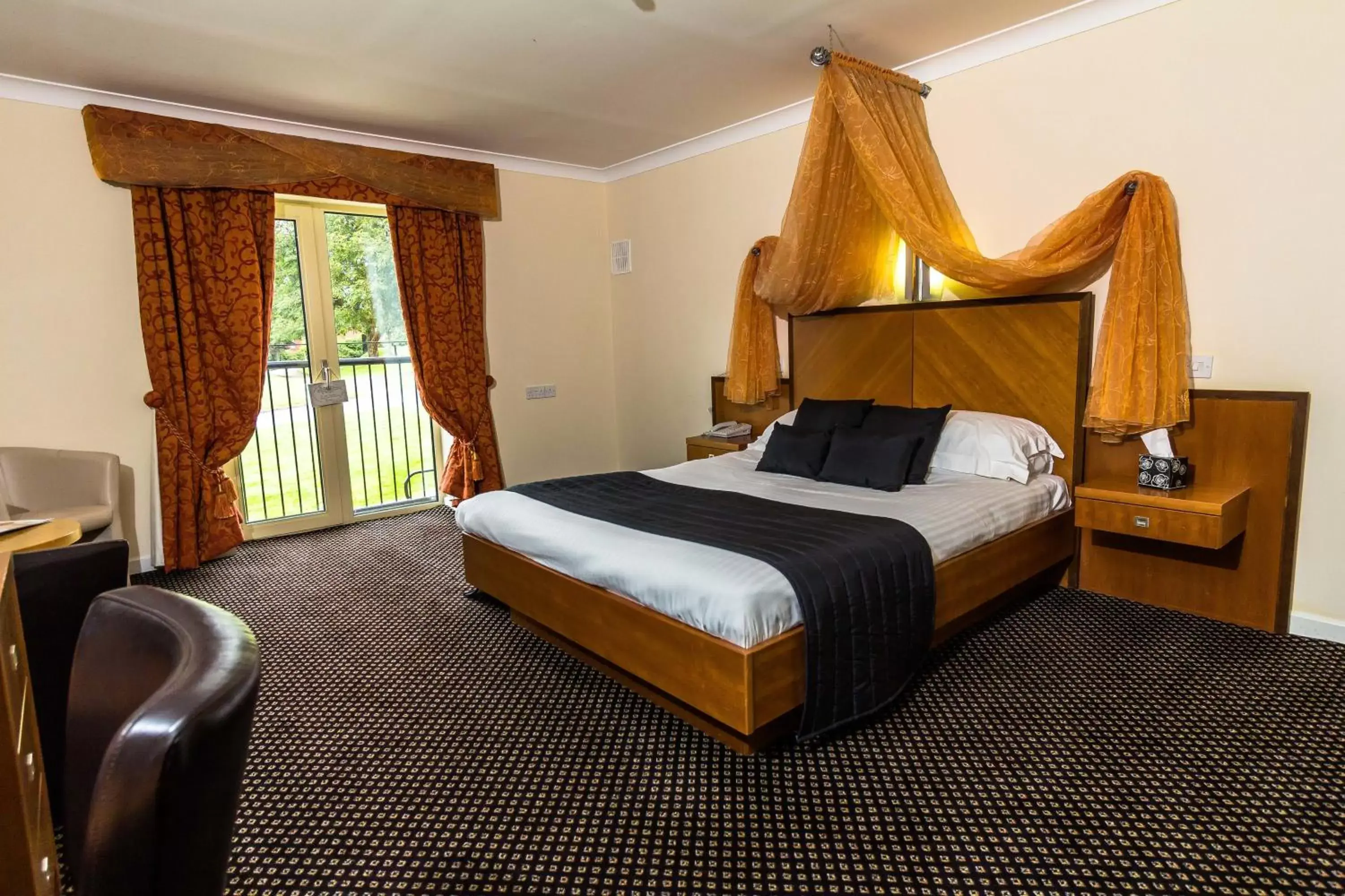 Deluxe Double Room in Padbrook Park Hotel