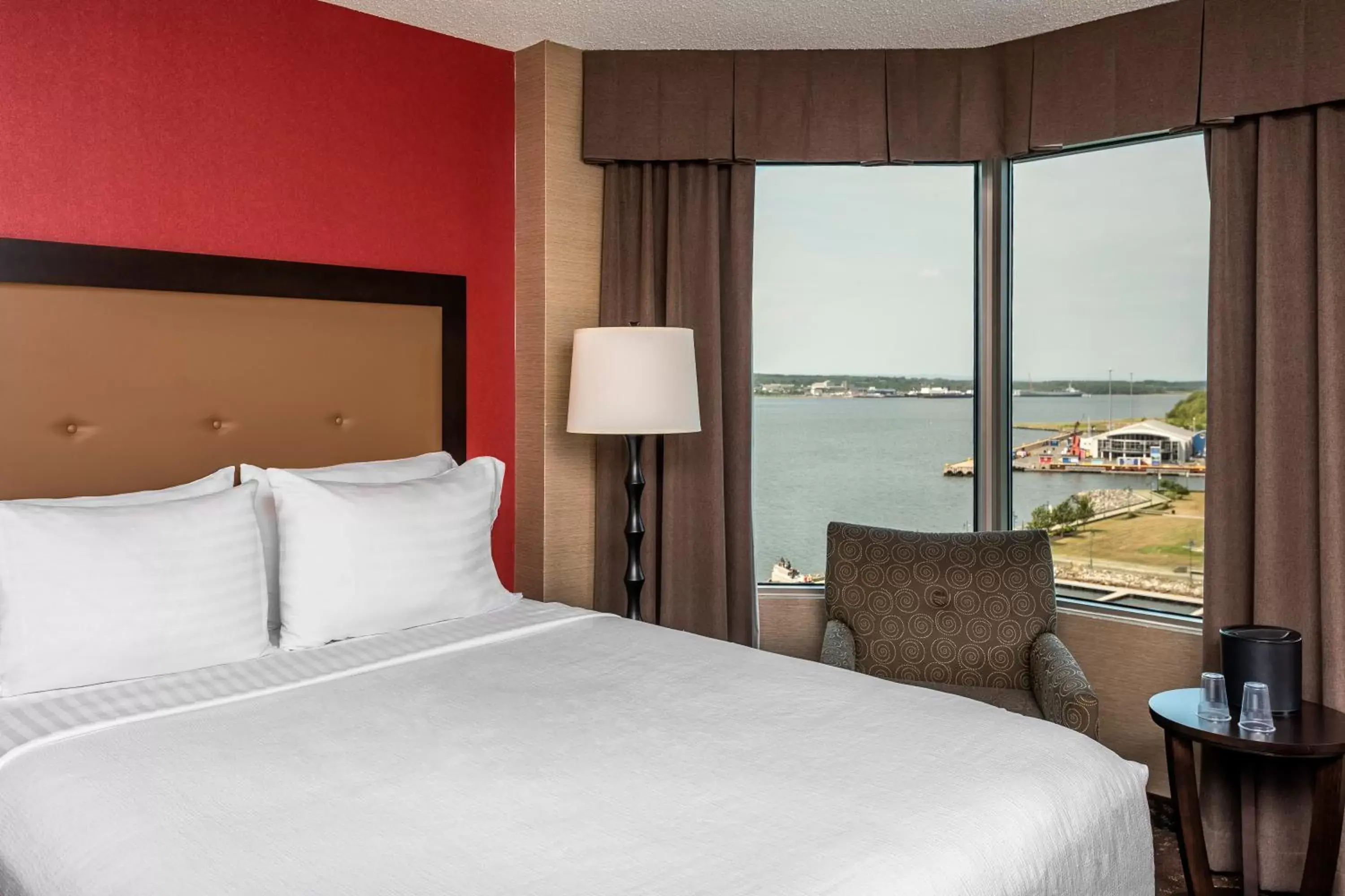 Photo of the whole room, Bed in Holiday Inn Sydney - Waterfront, an IHG Hotel